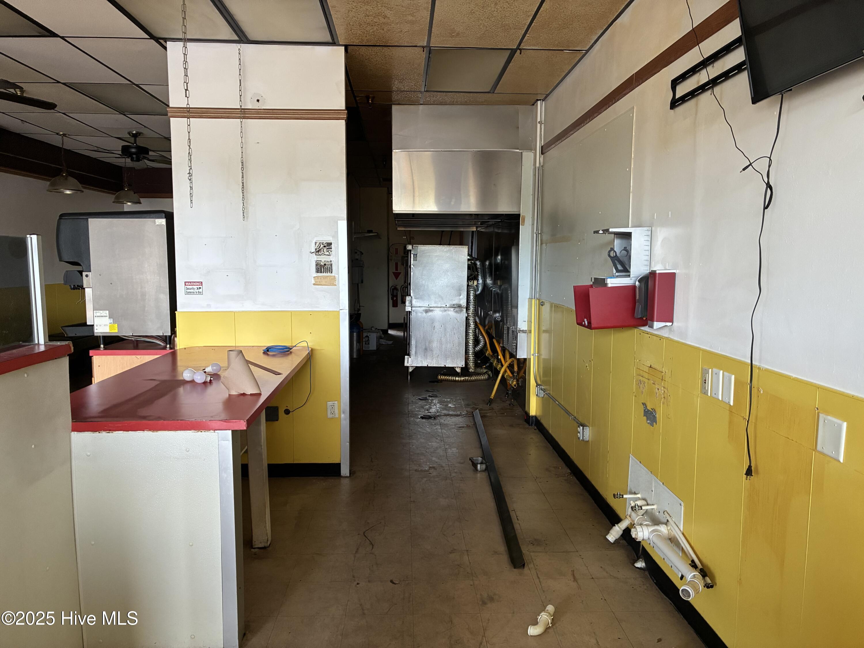 1843 W Ehringhaus Street Property Photo 3