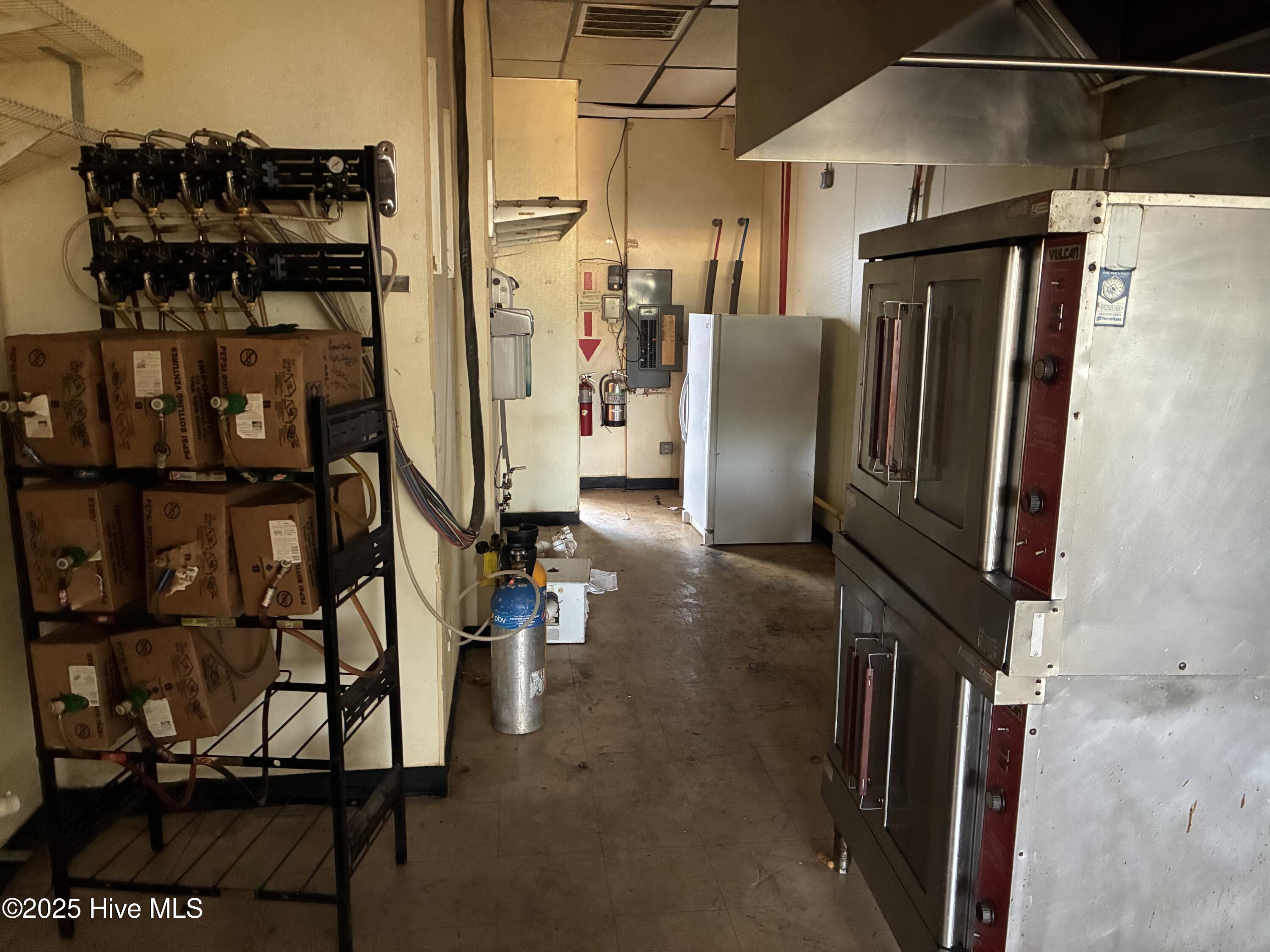 1843 W Ehringhaus Street Property Photo 4