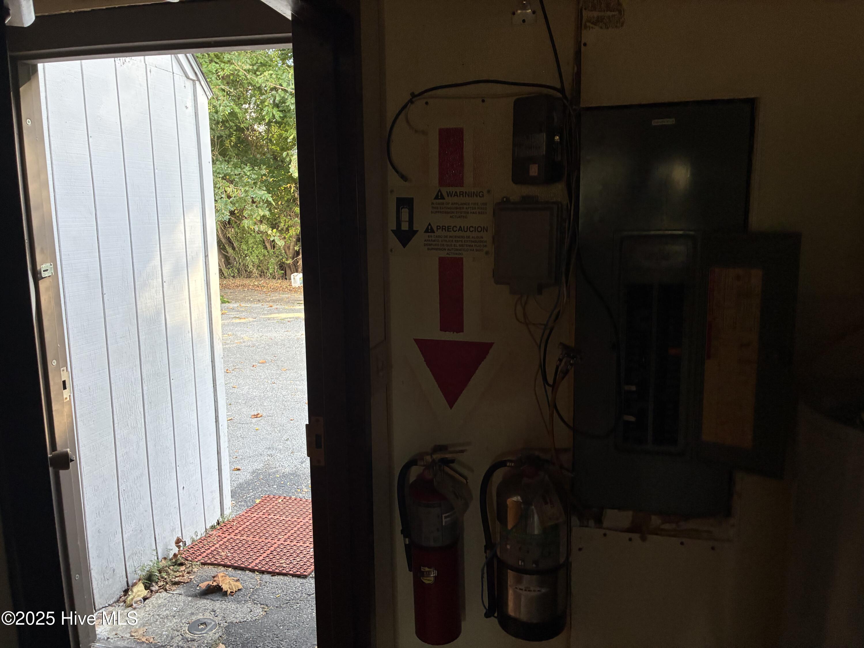 1843 W Ehringhaus Street Property Photo 8