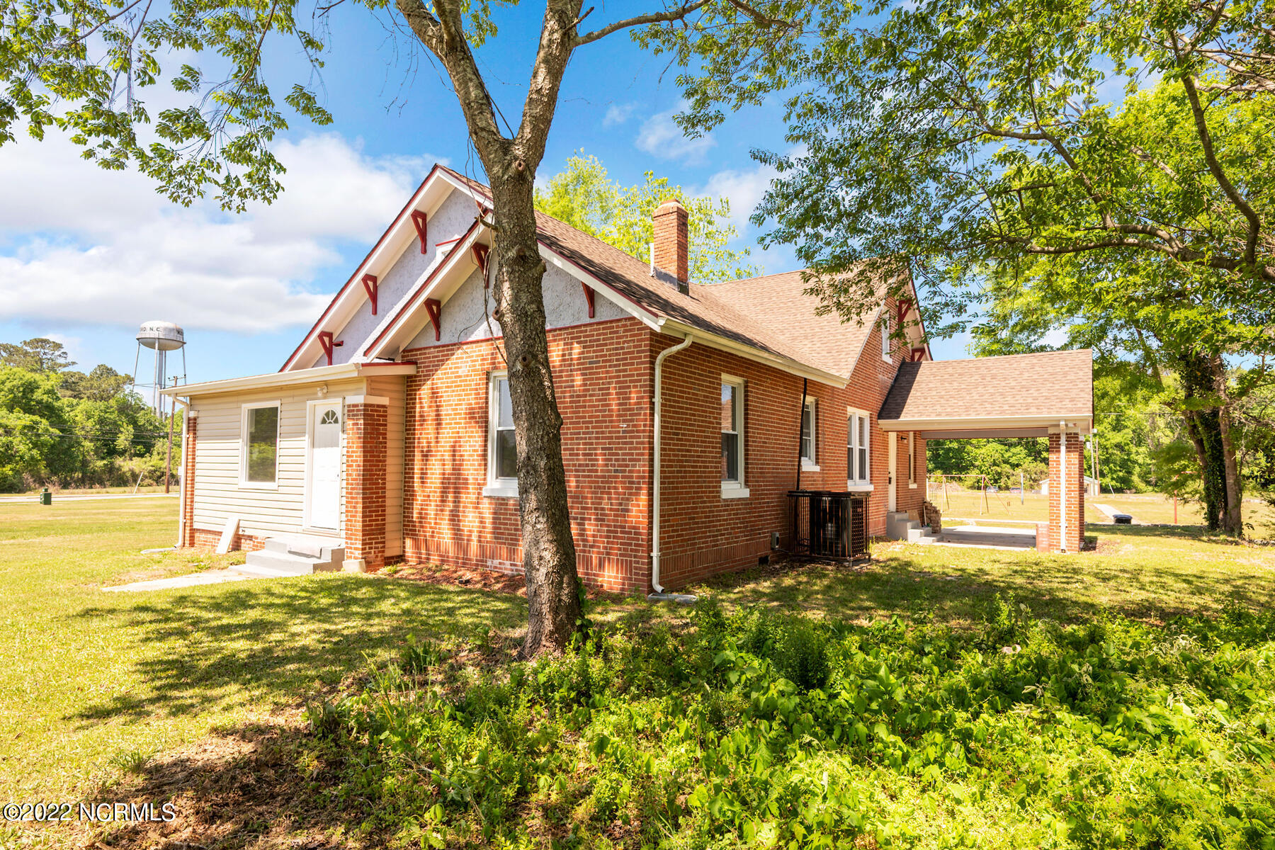 104 Front Street Property Photo 4