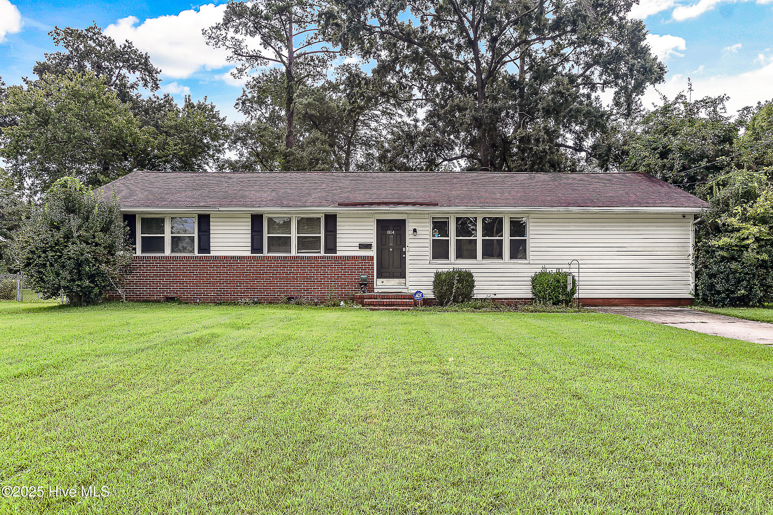 814 Edgewood Drive Property Photo 1