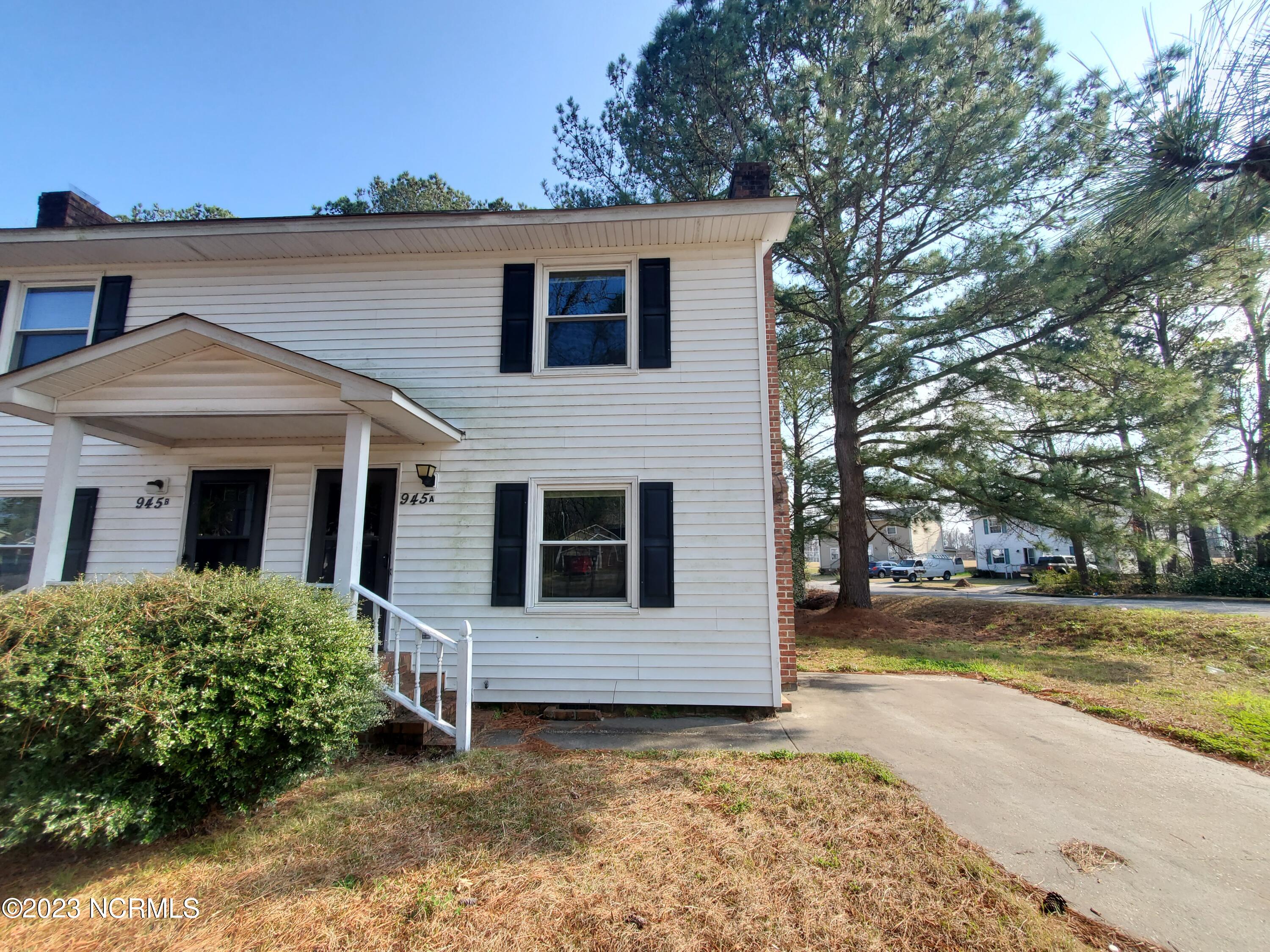 945 B'S Barbeque Road A Property Photo 1