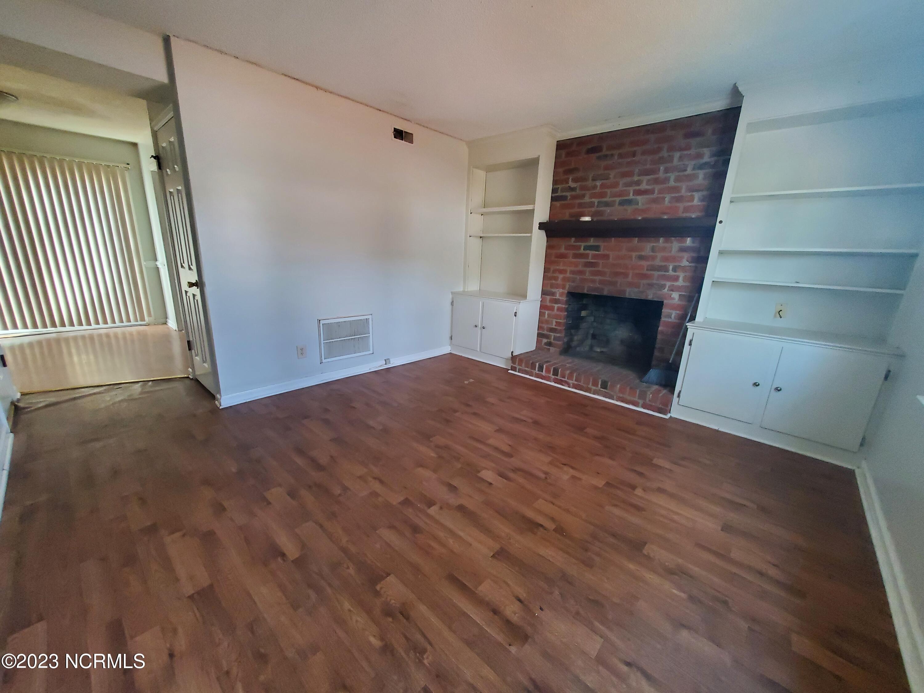945 B's Barbeque Road A Property Photo 2