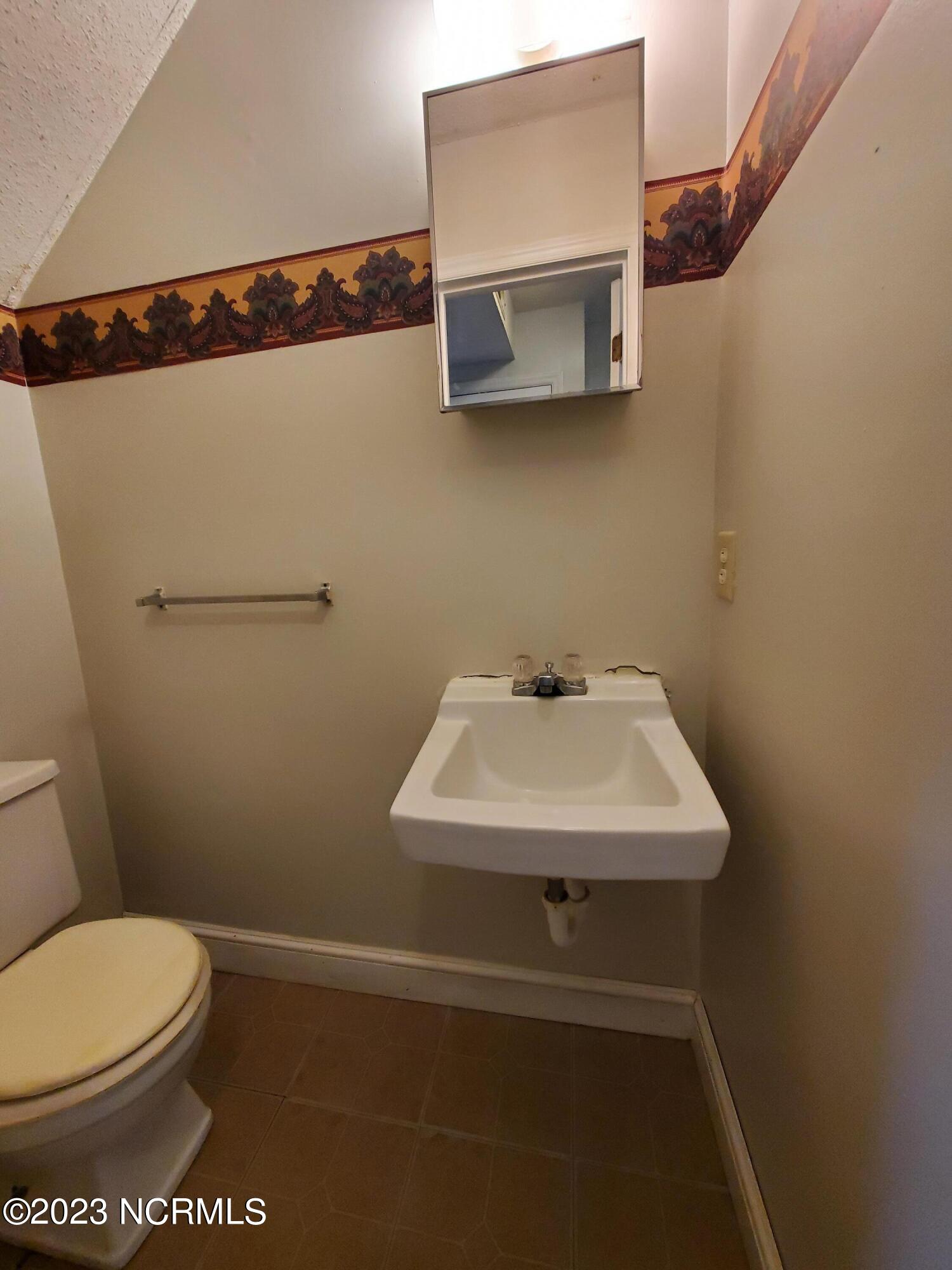 945 B's Barbeque Road A Property Photo 3