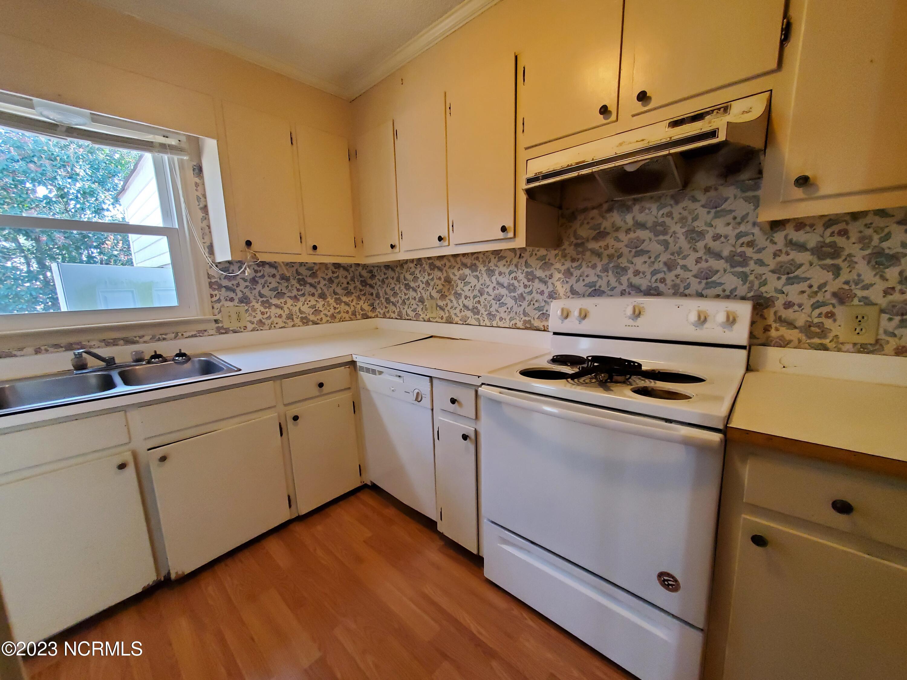 945 B's Barbeque Road A Property Photo 5