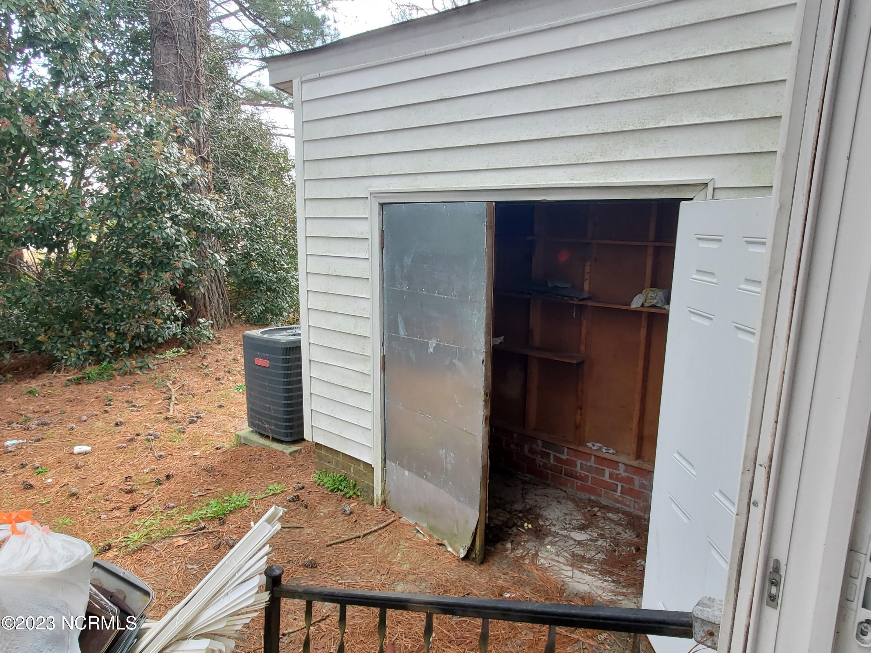 945 B's Barbeque Road A Property Photo 8