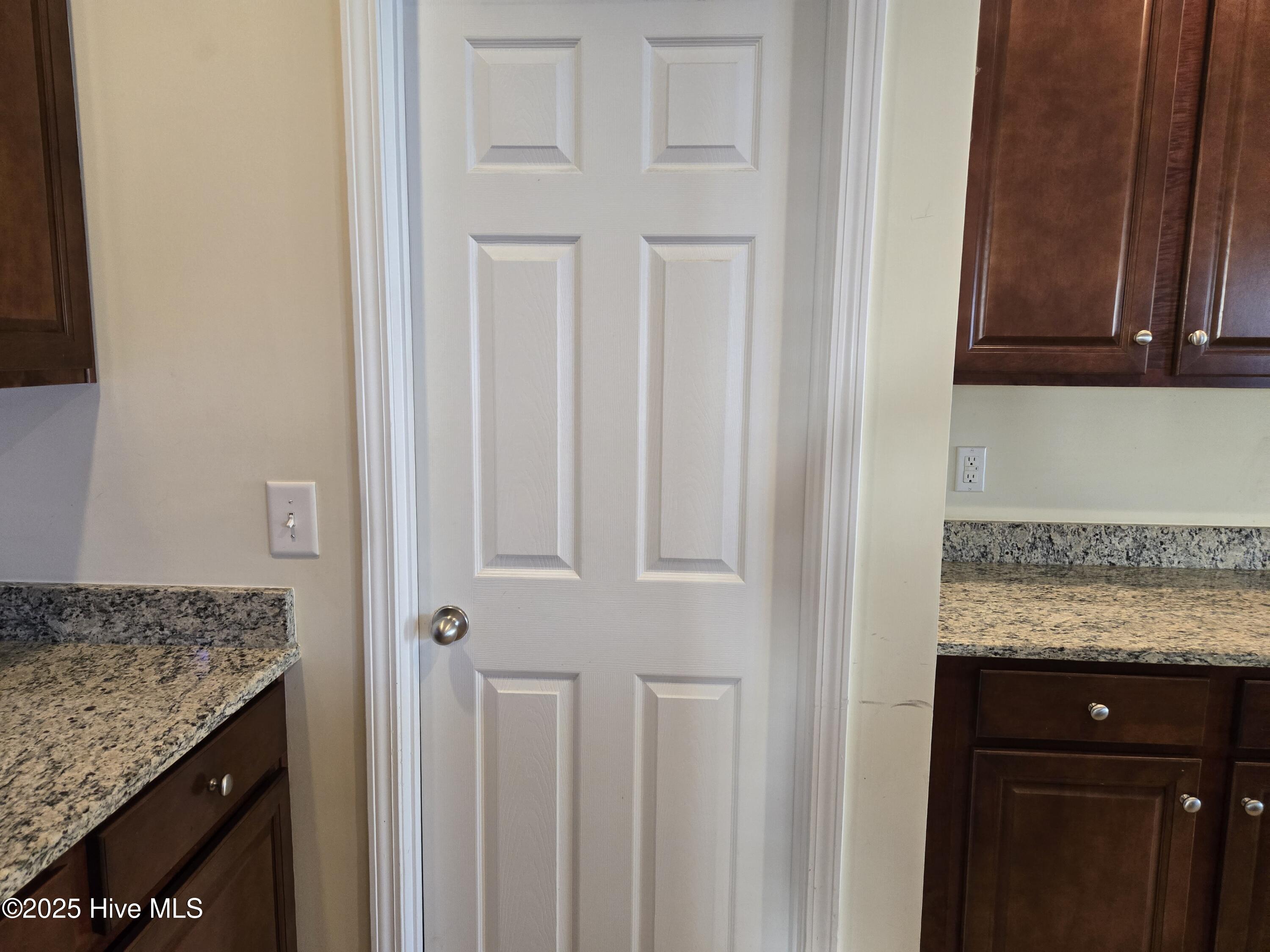 733 Heather Glen Lane Property Photo 9