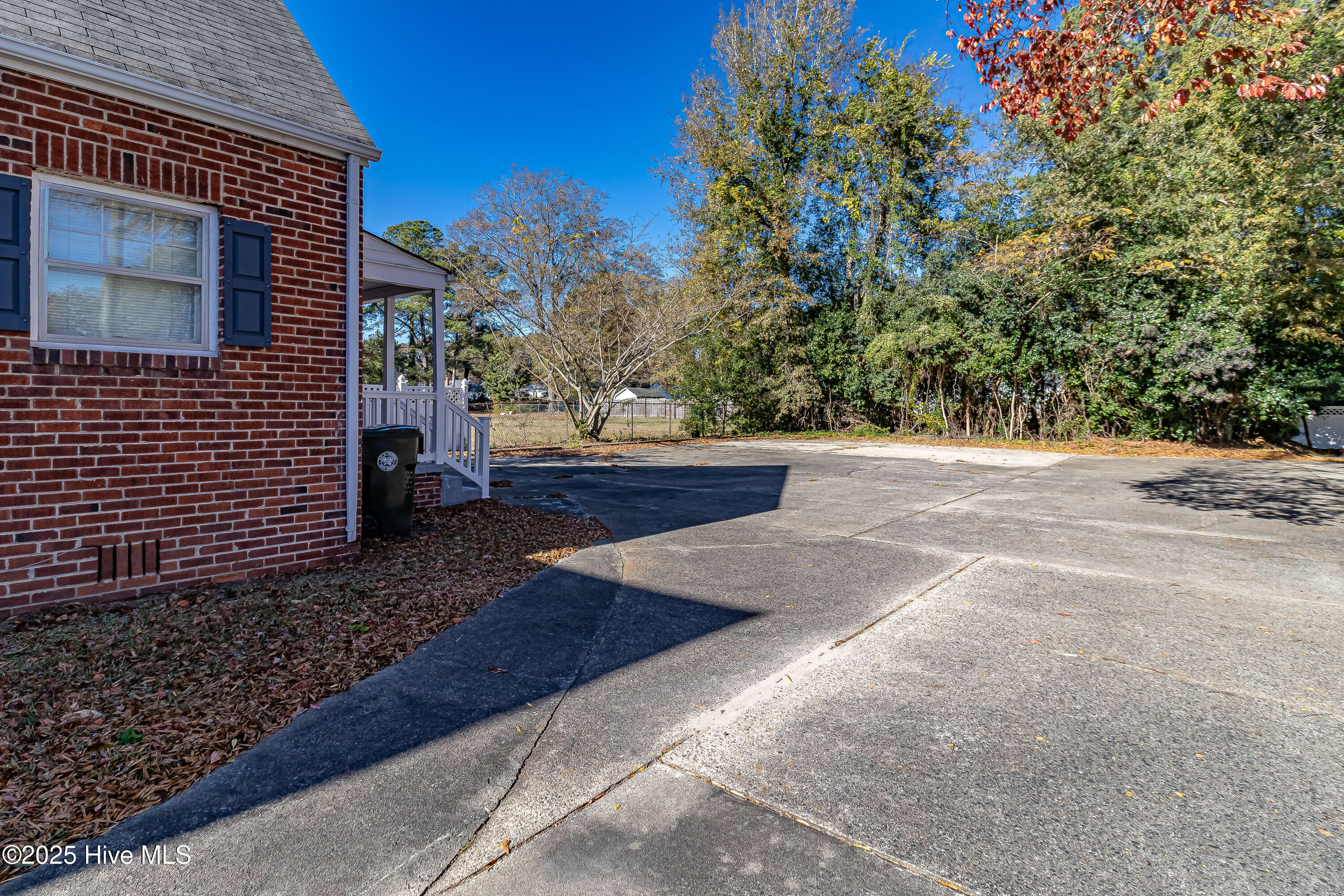 1505 E Ash Street Property Photo 4