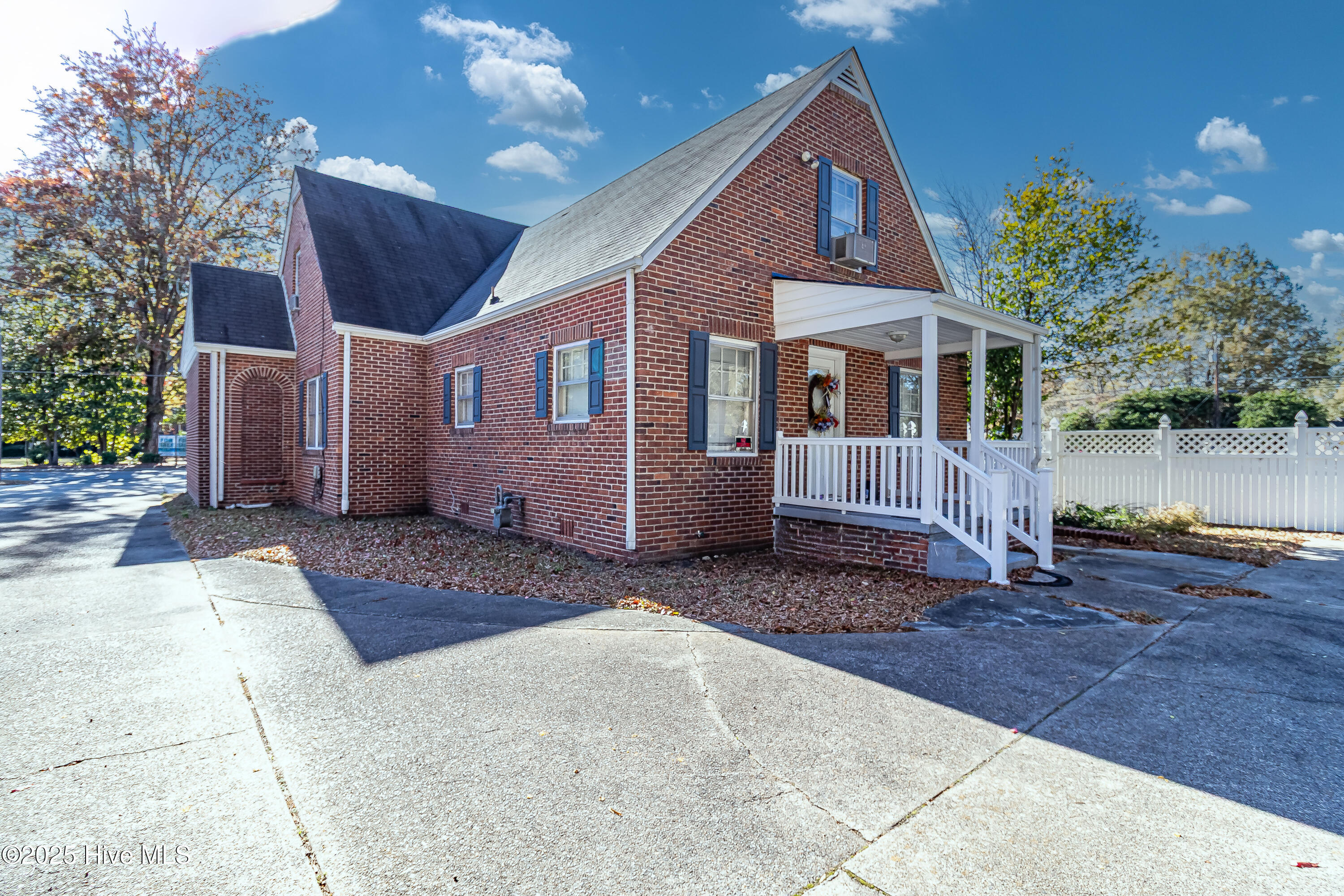1505 E Ash Street Property Photo 5