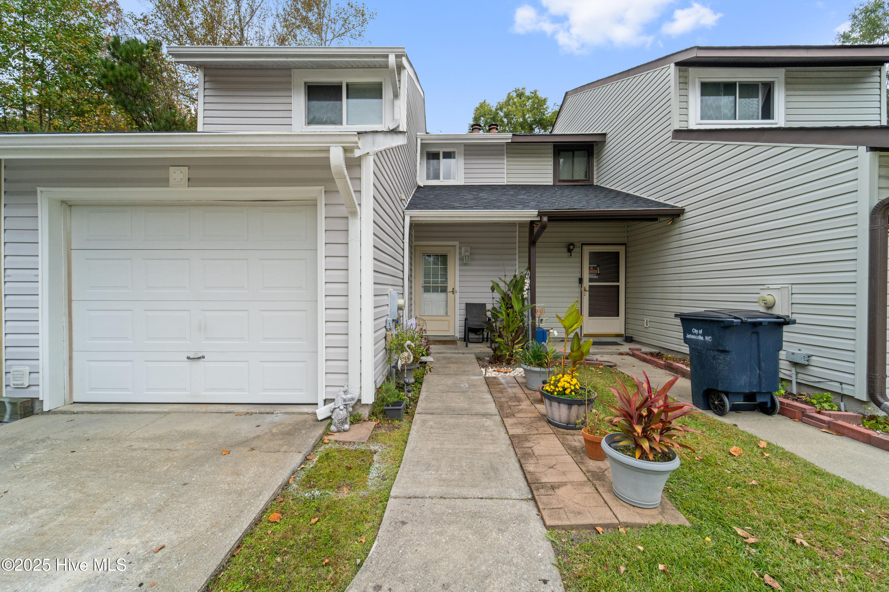 114 N Onsville Place Property Photo 1