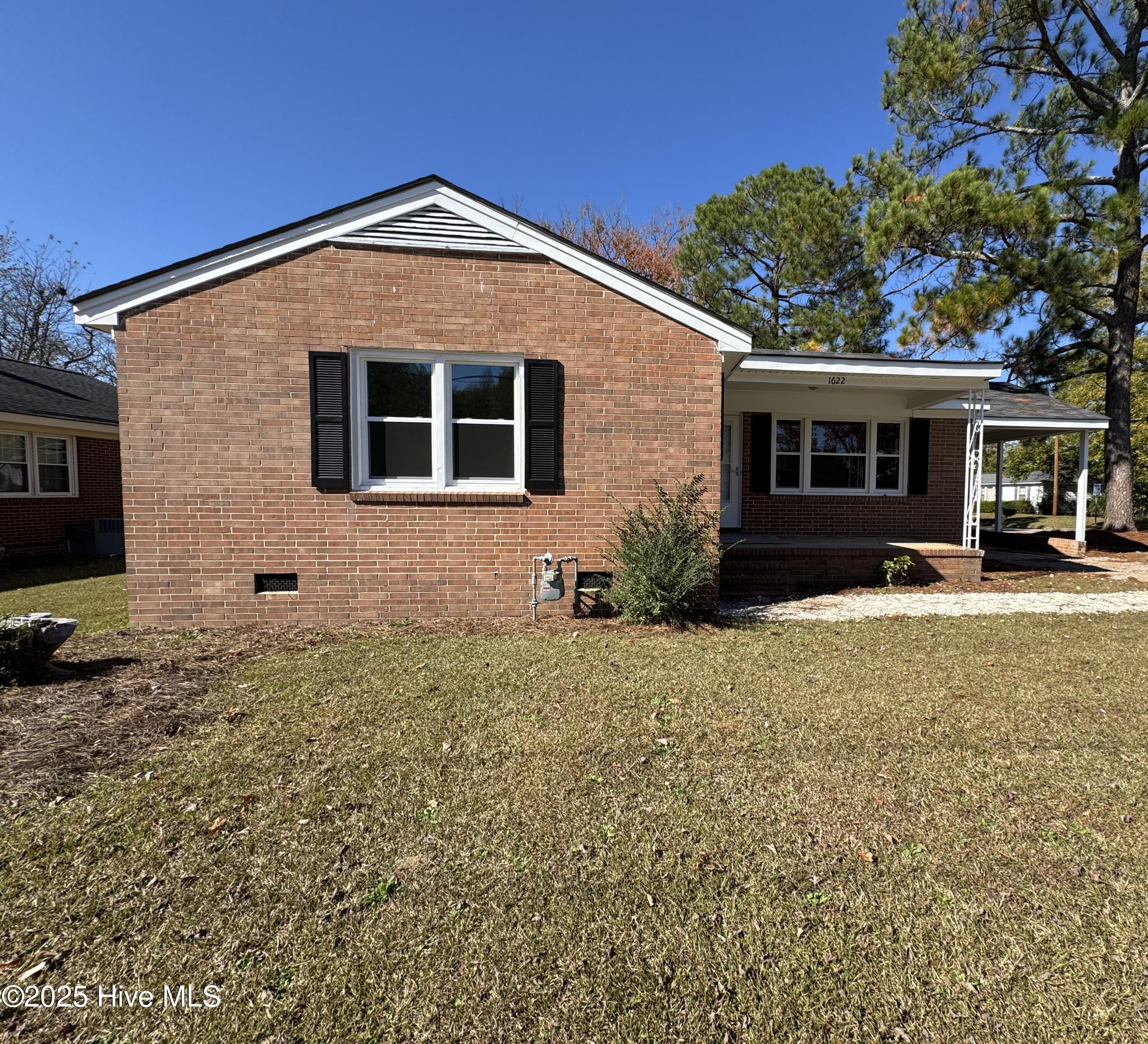 1622 W Raleigh Boulevard Property Photo 1