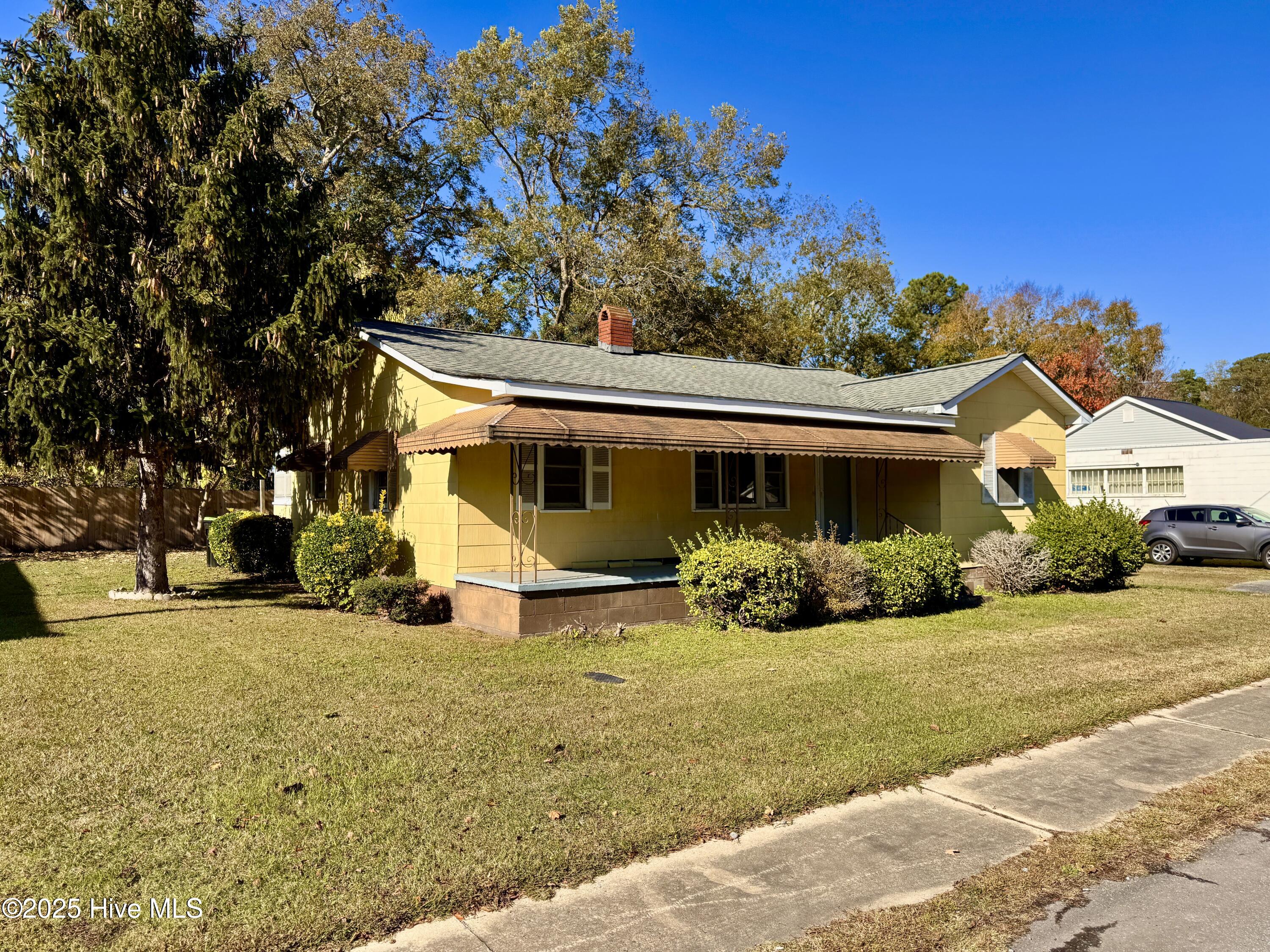 102 E Main Street Property Photo 1