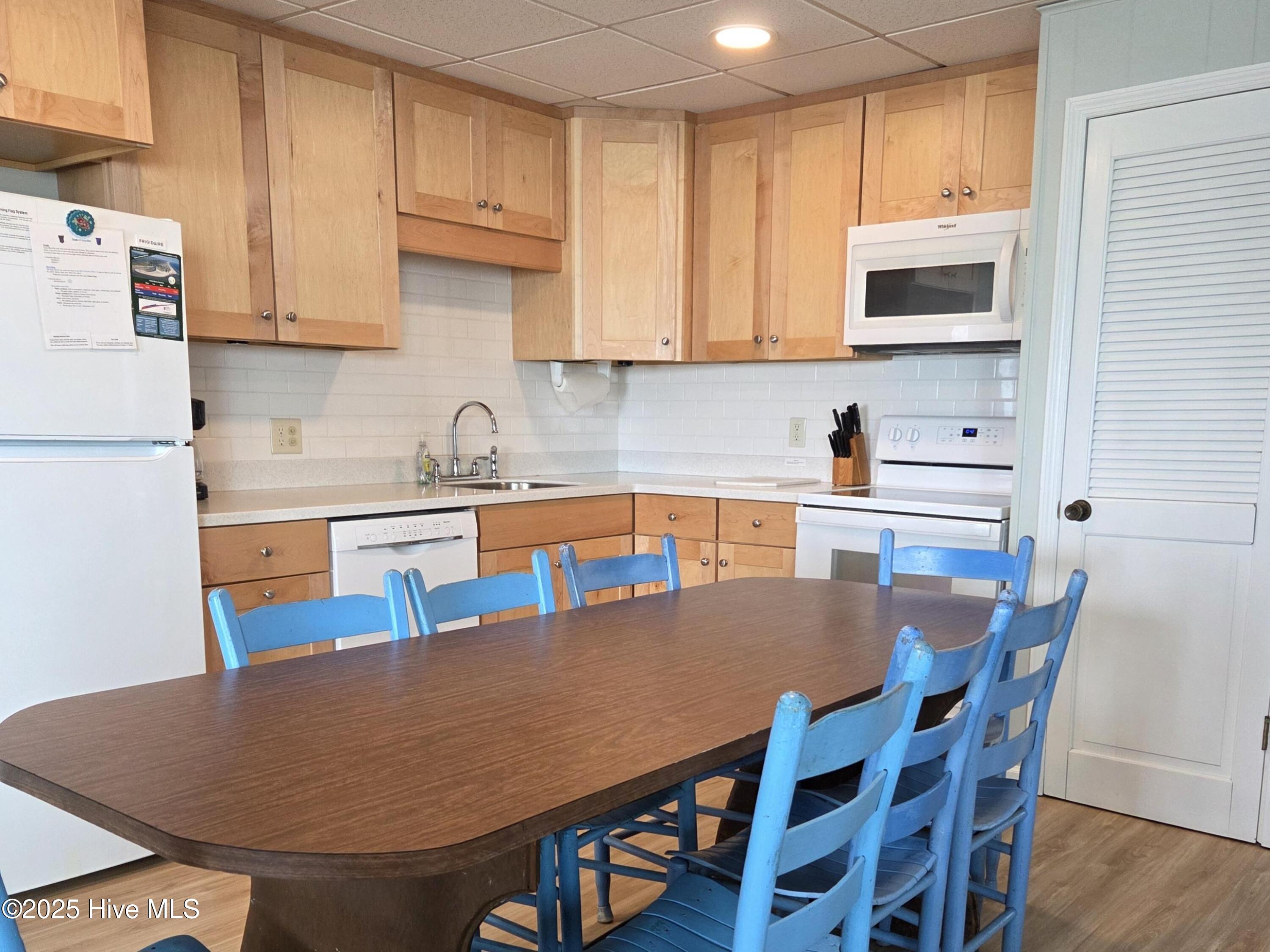 1103 Ocean Drive E & W Property Photo 17
