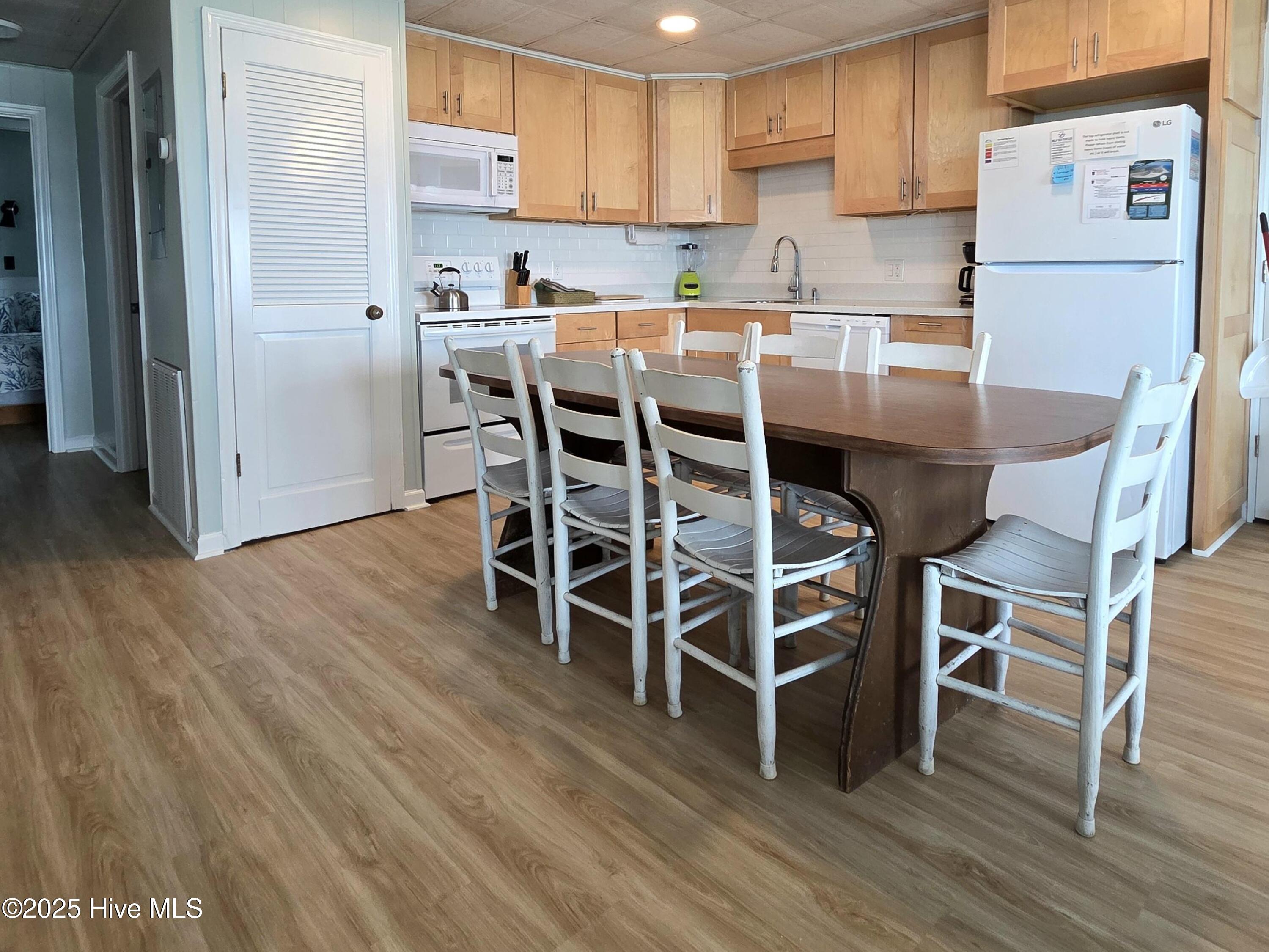 1103 Ocean Drive E & W Property Photo 43