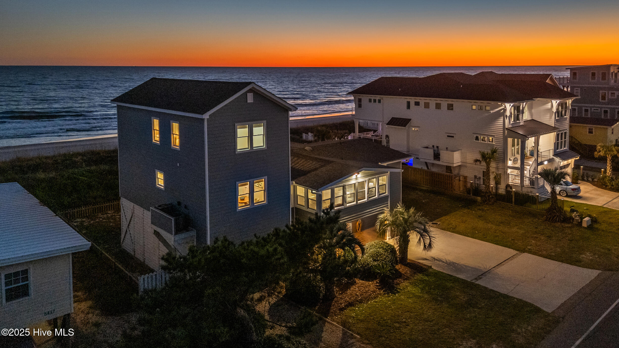 5419 W Beach Drive Property Photo 2