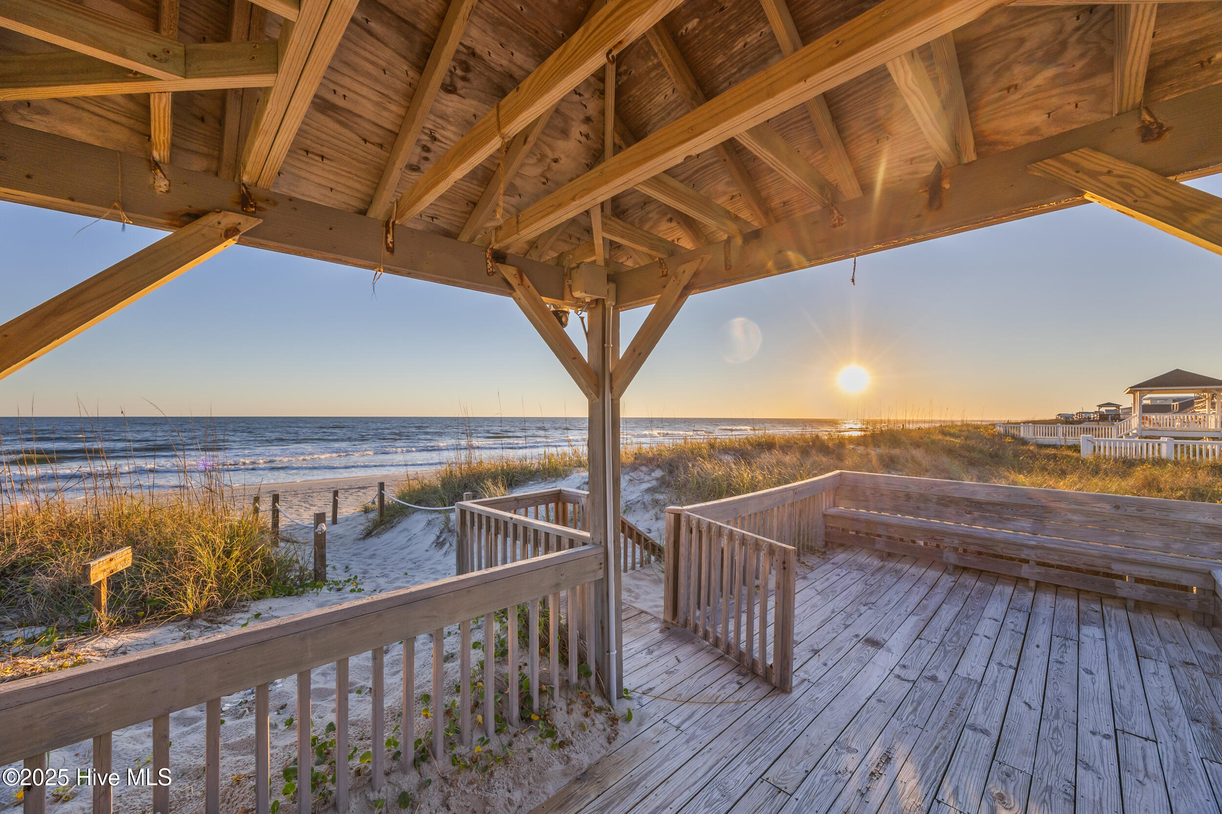 5419 W Beach Drive Property Photo 14