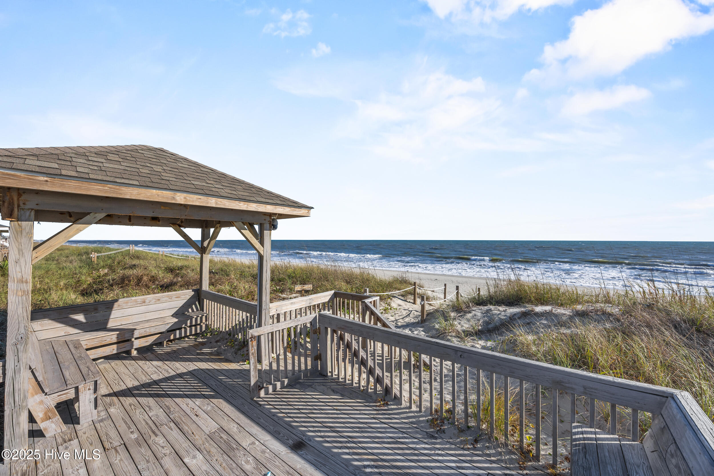 5419 W Beach Drive Property Photo 15