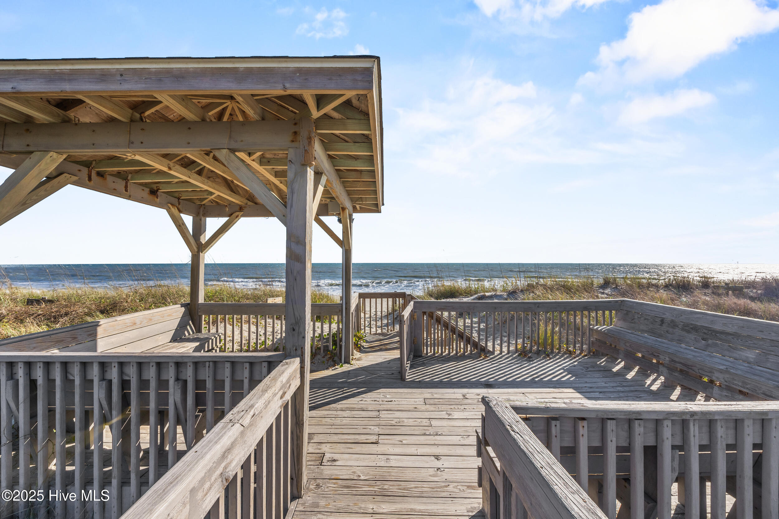 5419 W Beach Drive Property Photo 18