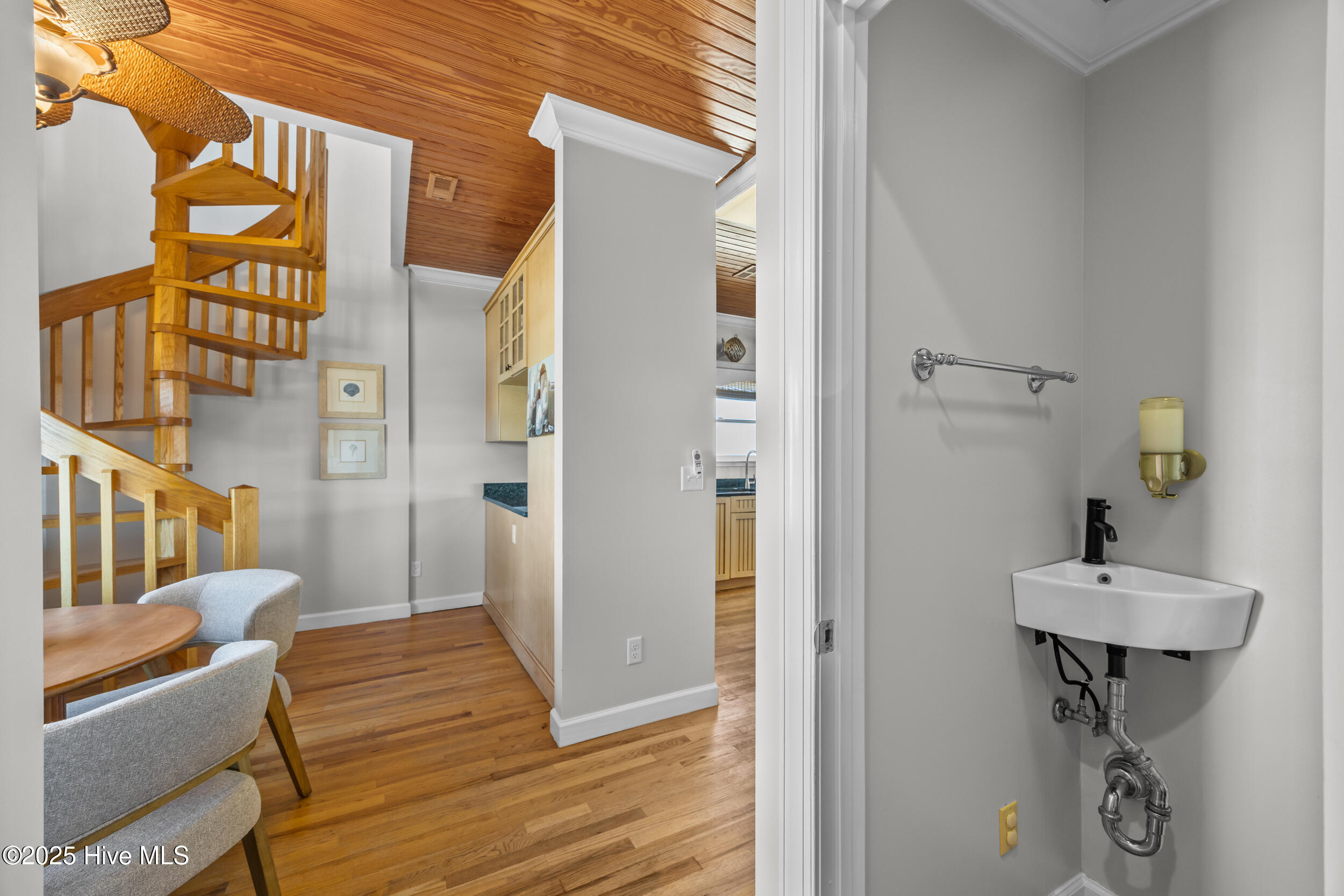 5419 W Beach Drive Property Photo 59