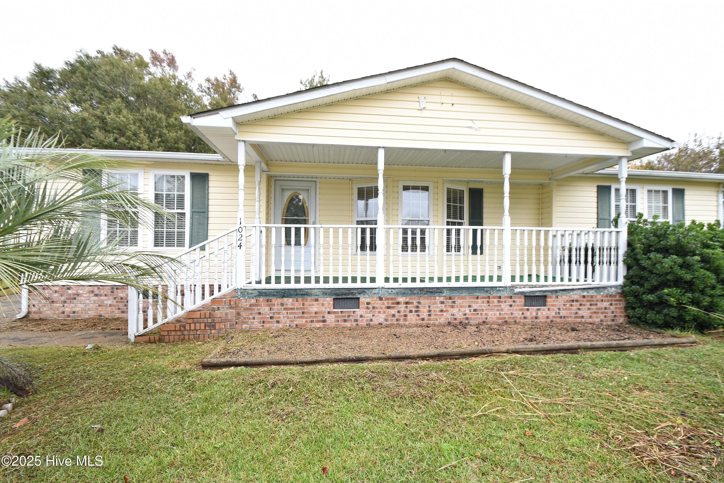 1024 Palm Court Property Photo 2