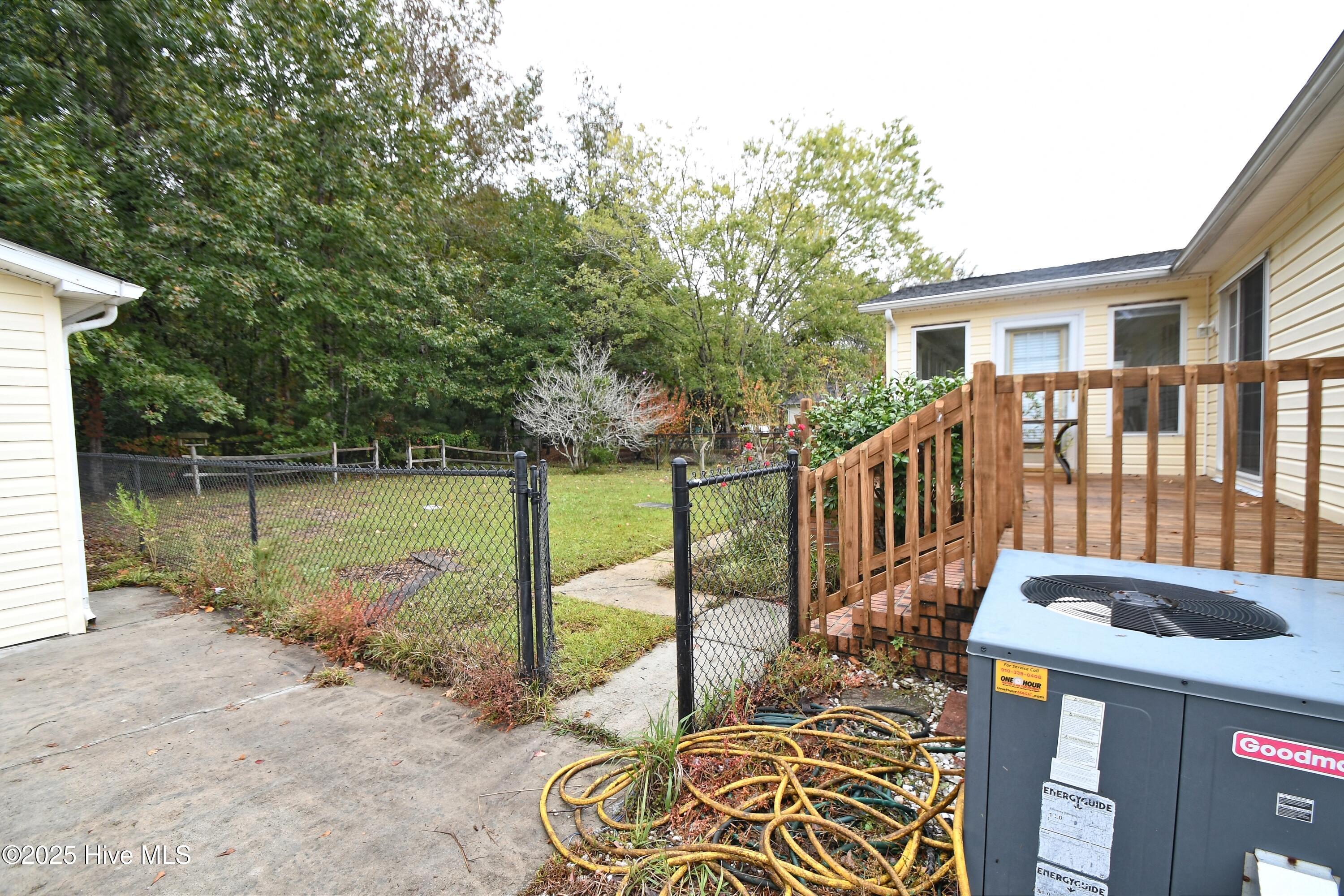 1024 Palm Court Property Photo 3