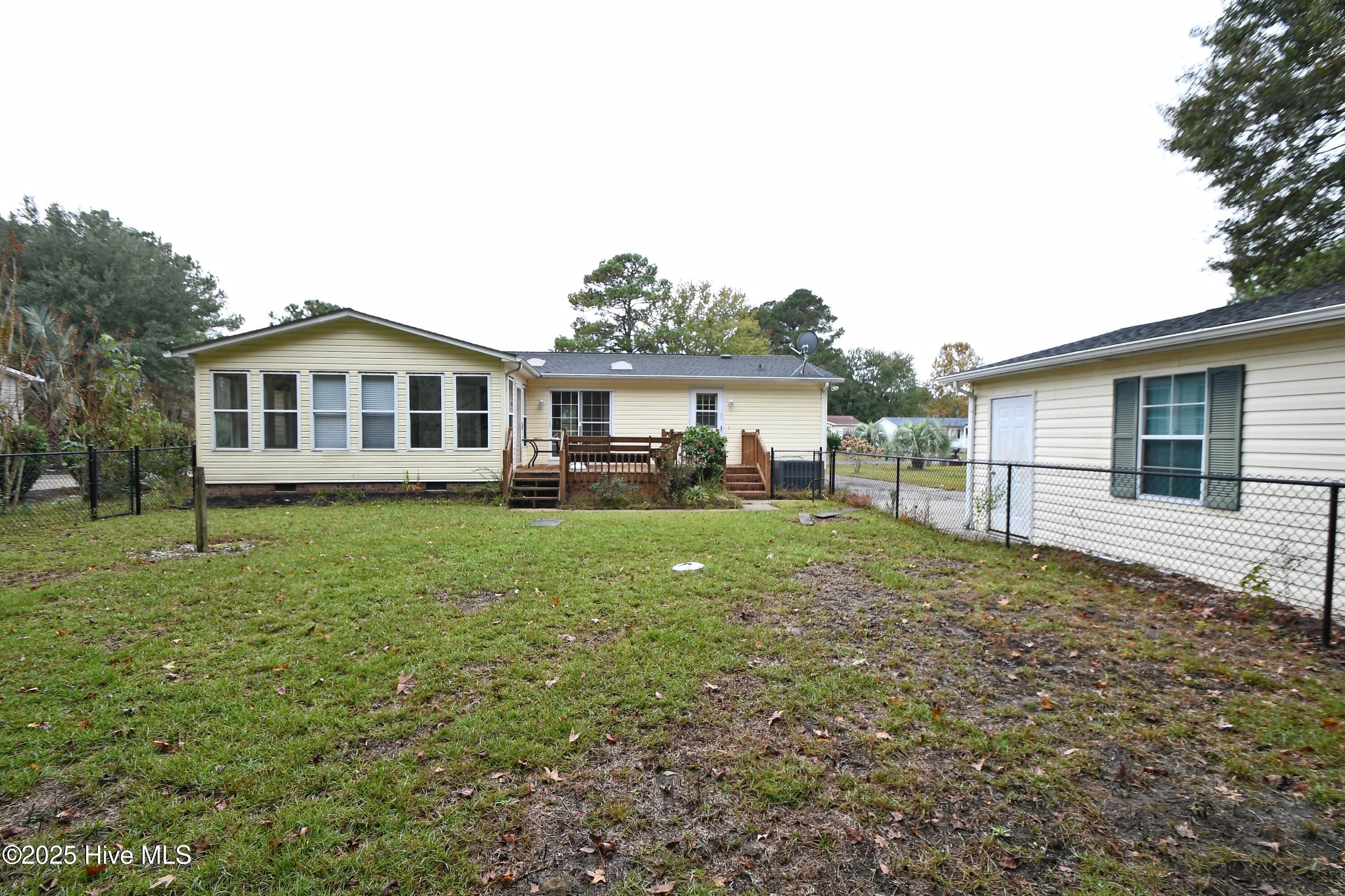 1024 Palm Court Property Photo 4
