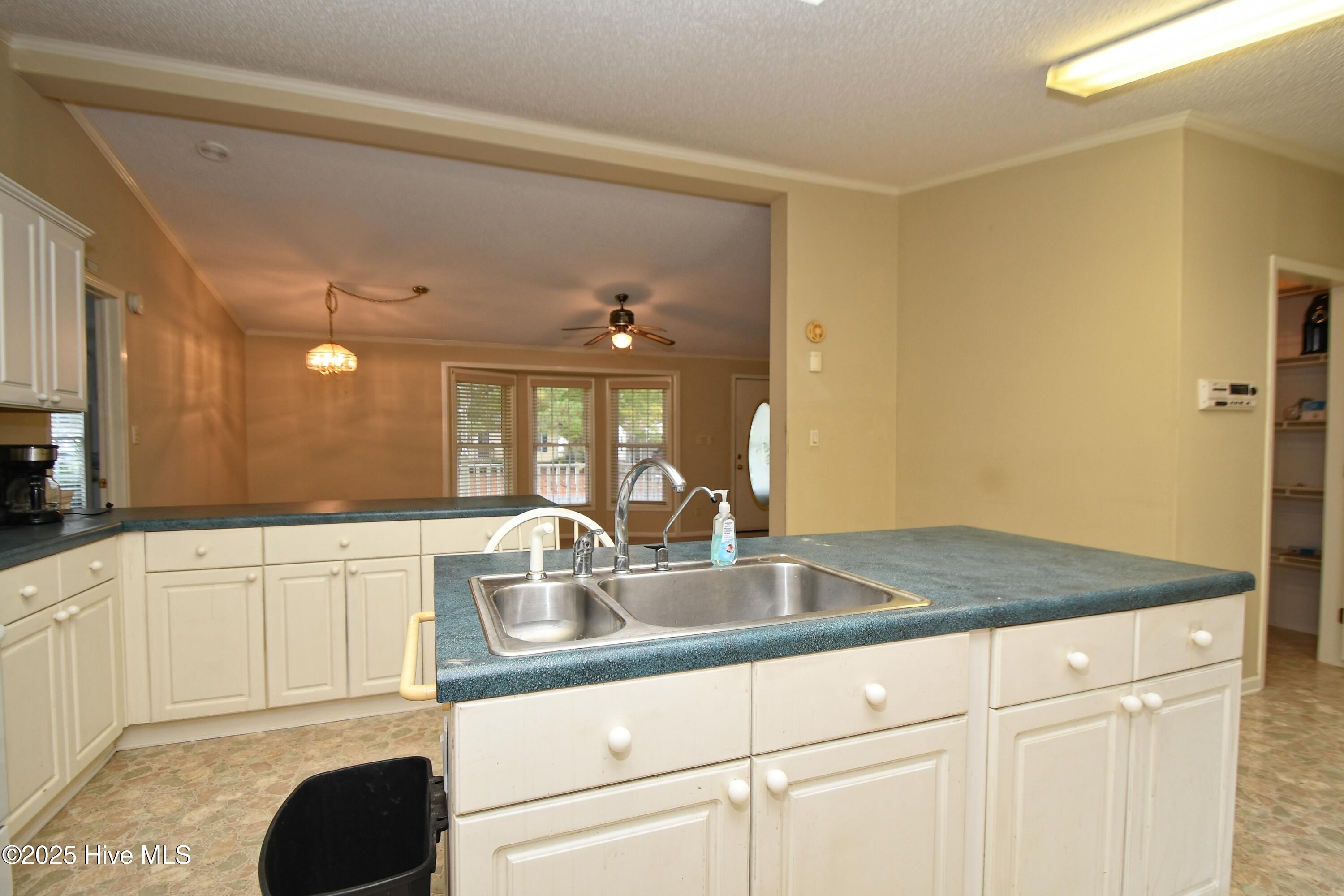 1024 Palm Court Property Photo 9