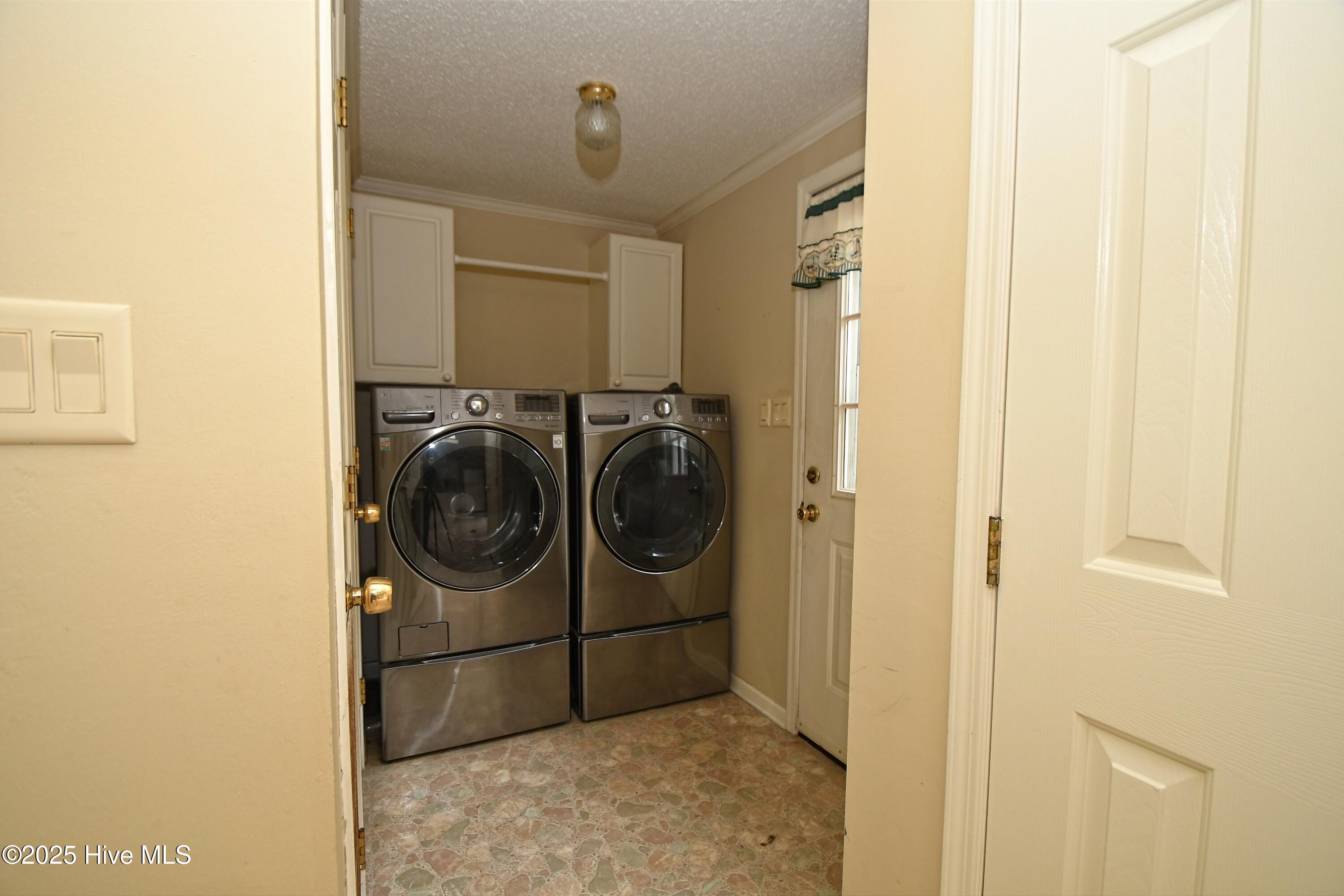 1024 Palm Court Property Photo 13