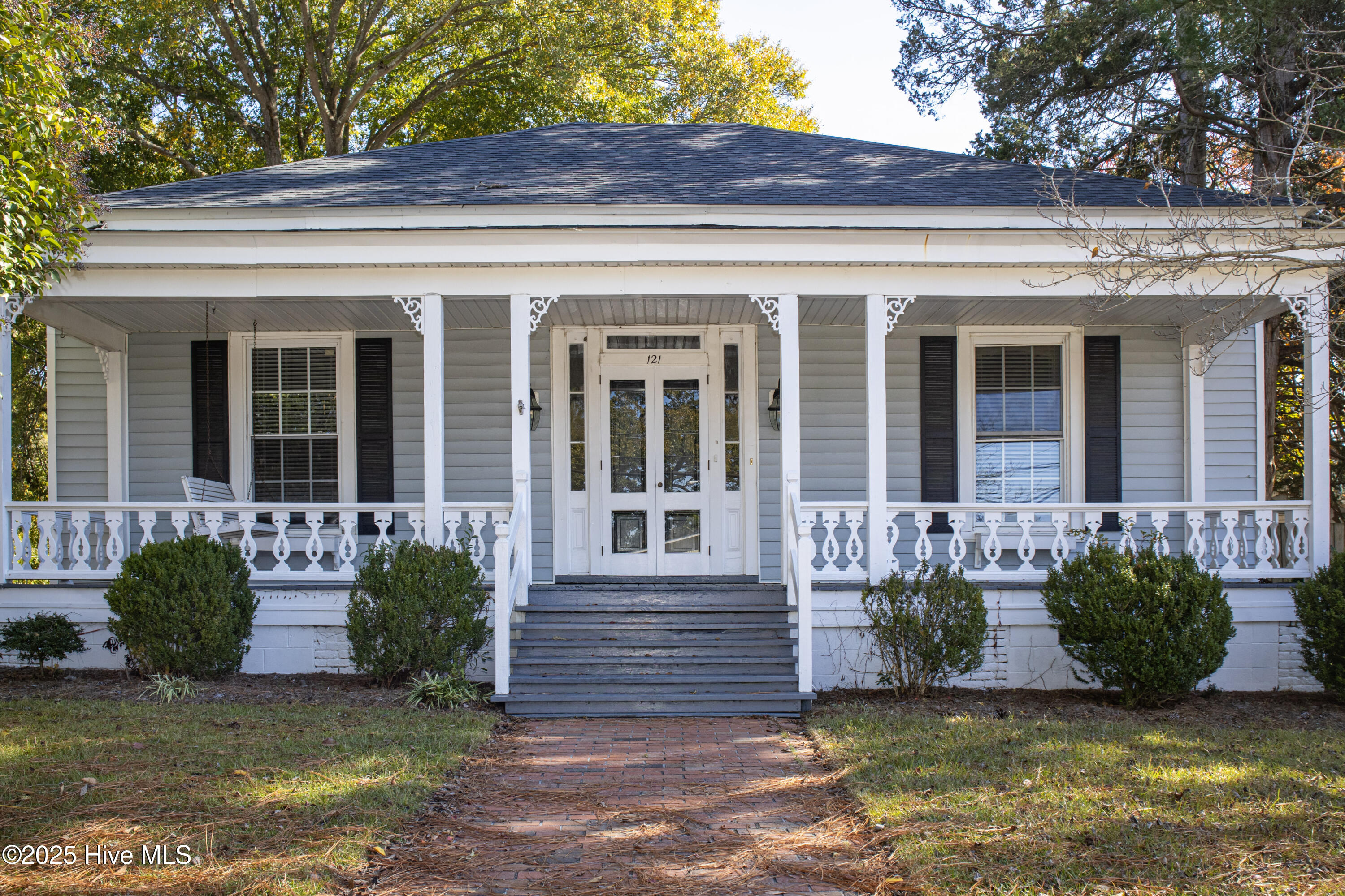 121 S Boddie Street Property Photo 1