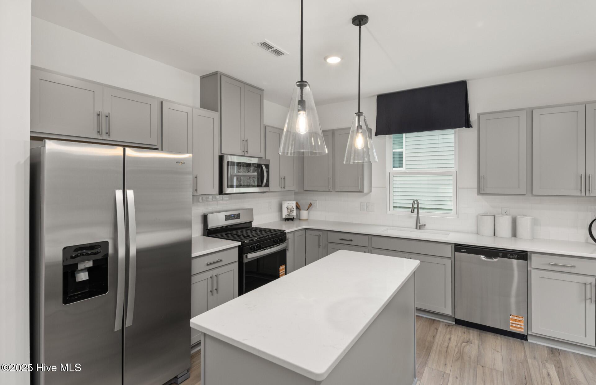 729 Richardson Drive Property Photo 3