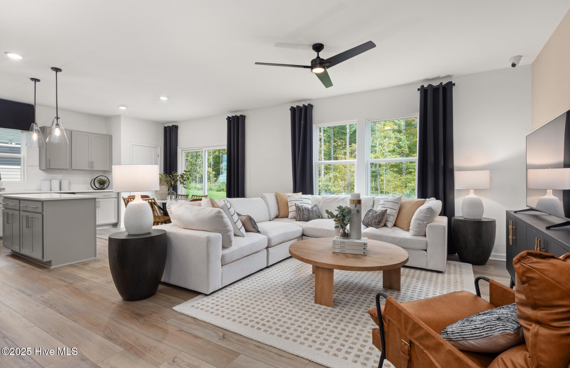 729 Richardson Drive Property Photo 5