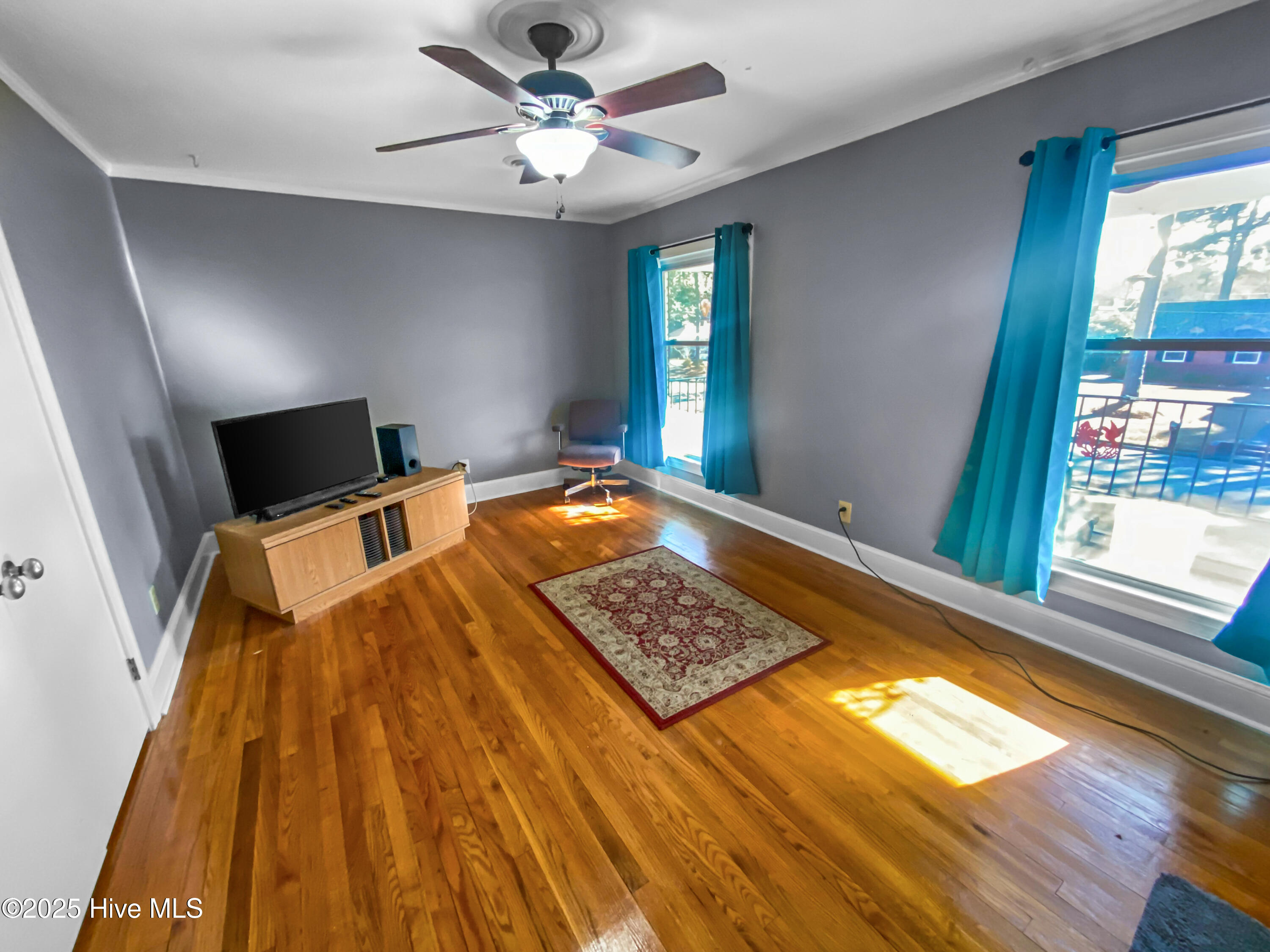 1907 Essex Street Property Photo 42