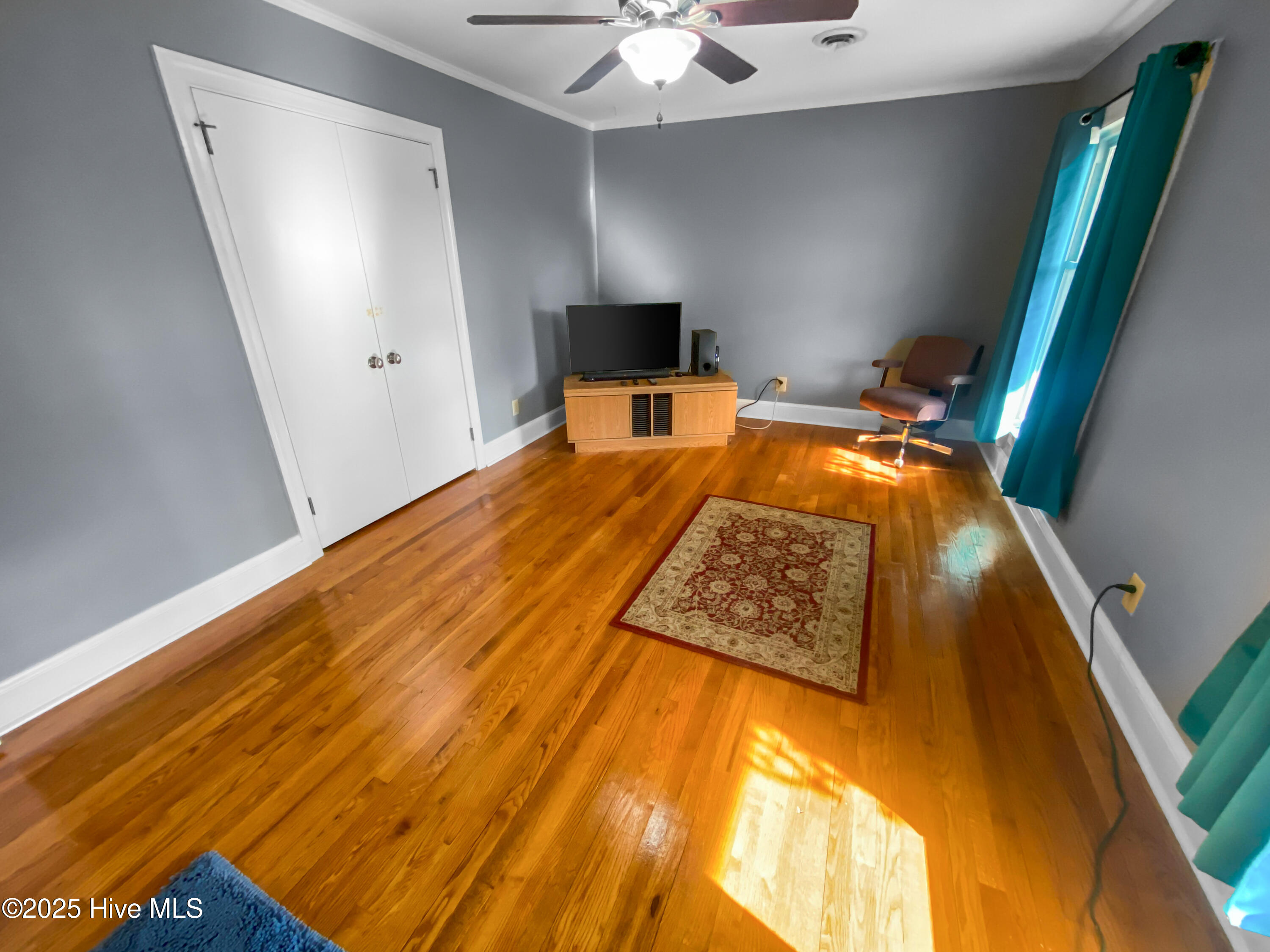 1907 Essex Street Property Photo 43