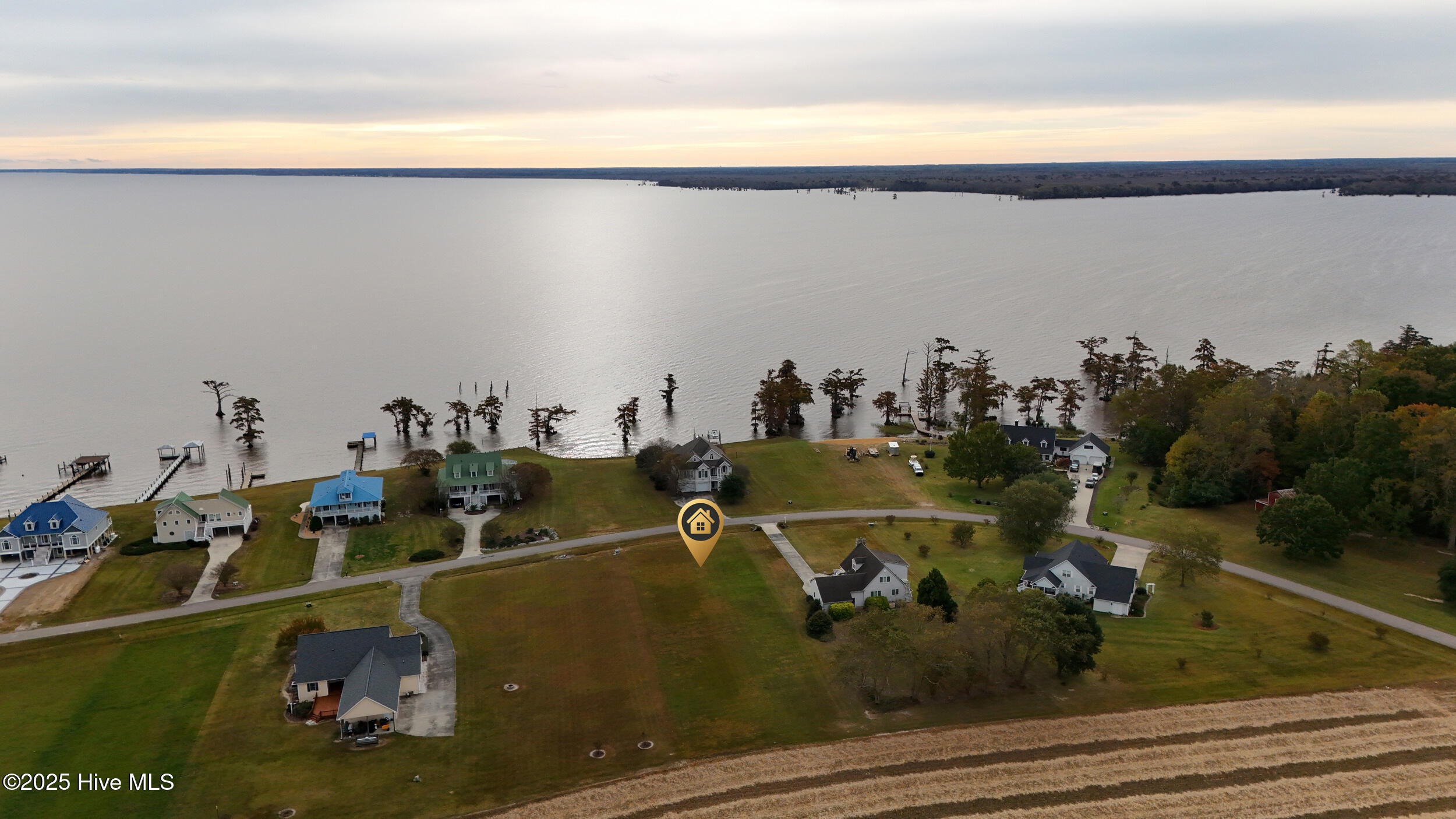 419 28 Batchelor Bay Drive Property Photo 2