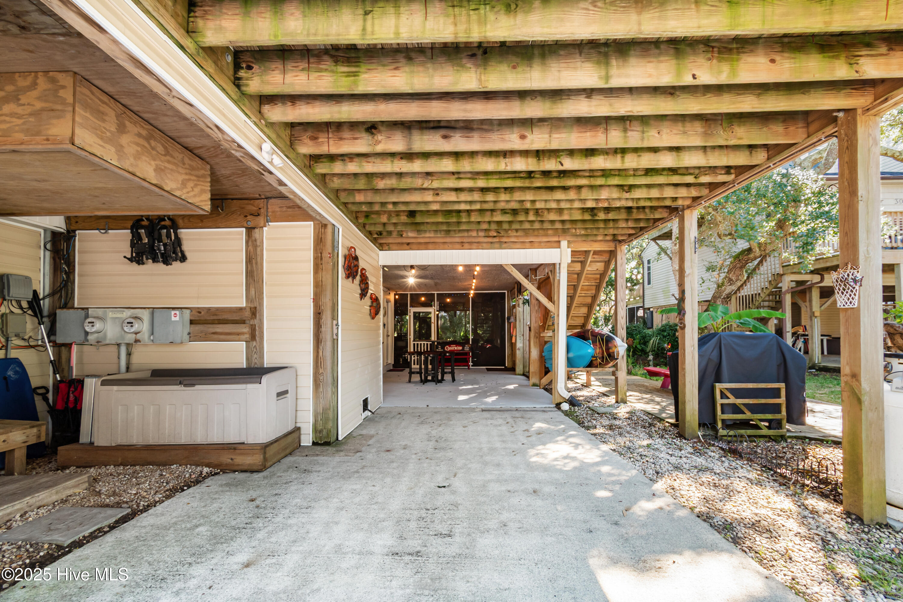 307 Bay Circle Property Photo 6