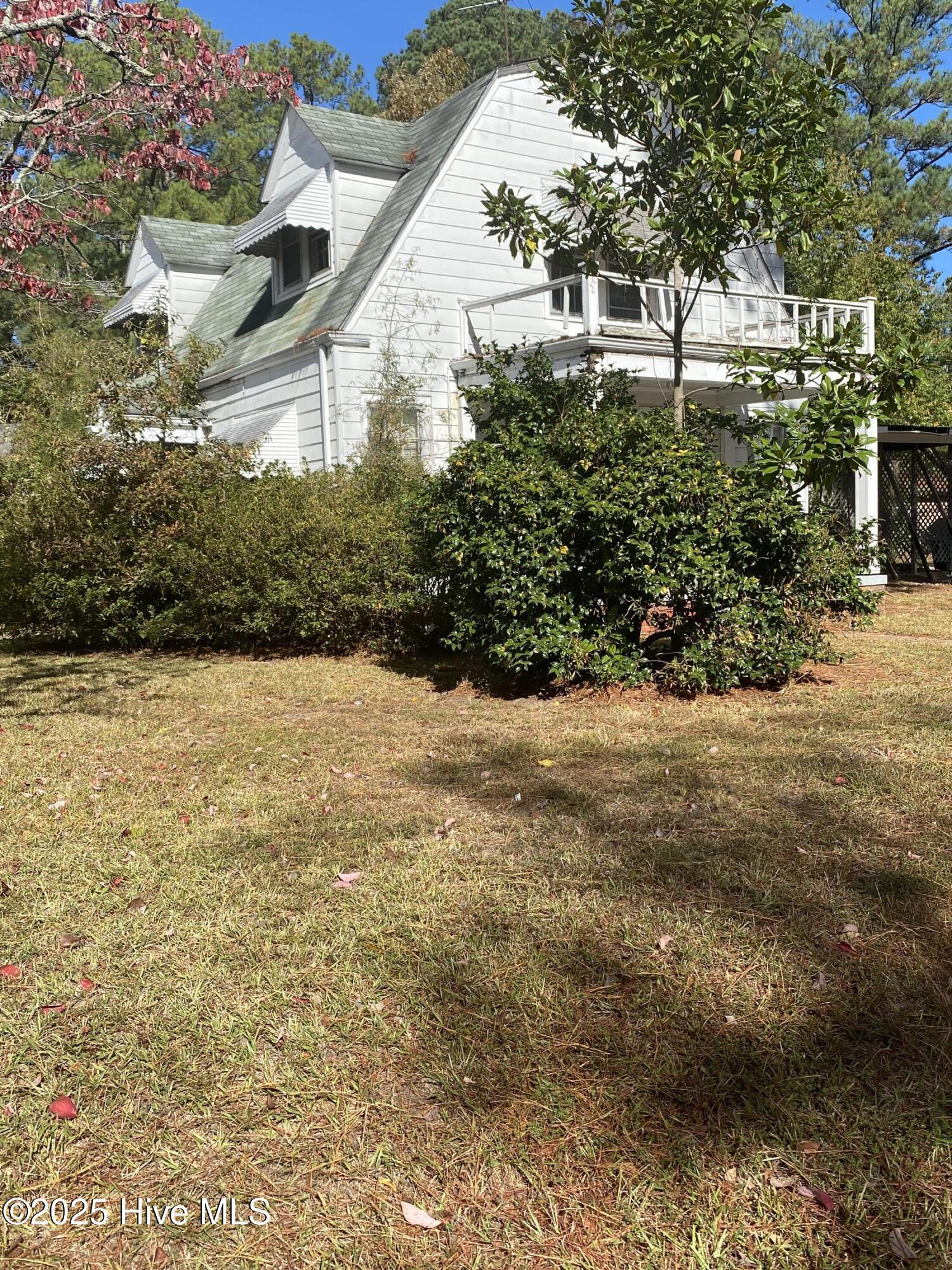 960 Hill Street Property Photo 2