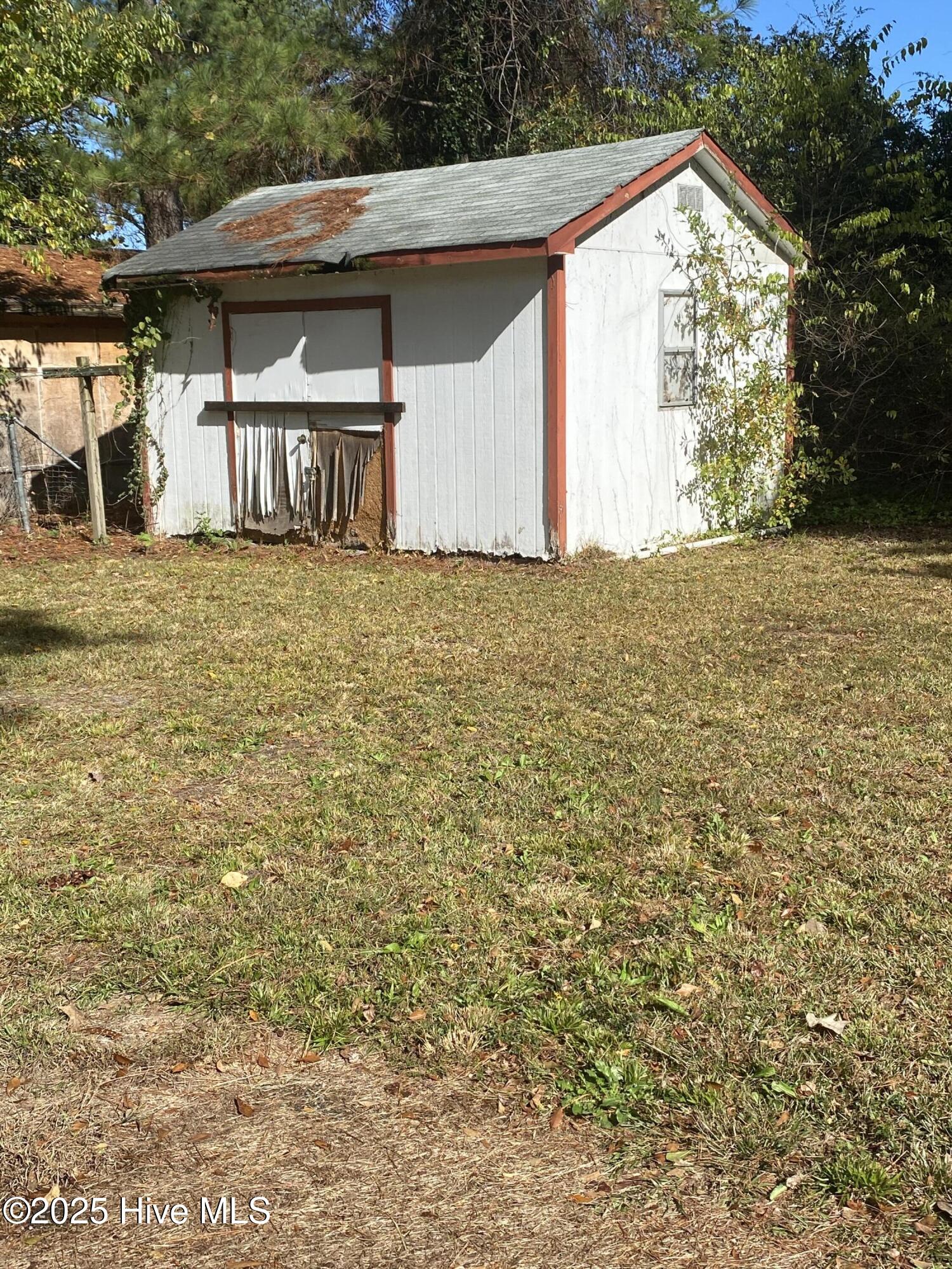 960 Hill Street Property Photo 4
