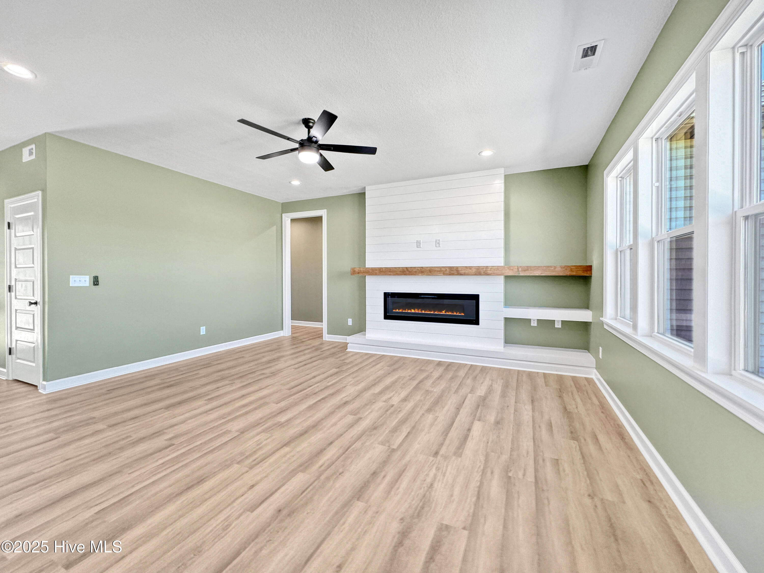 2111 Staysail Drive Property Photo 8
