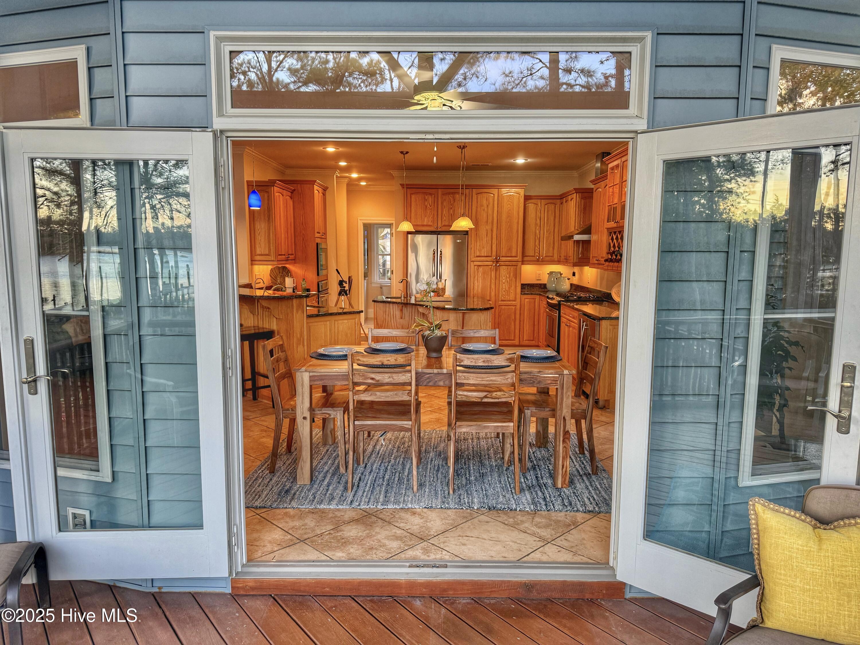 385 Peninsula Drive Property Photo 9