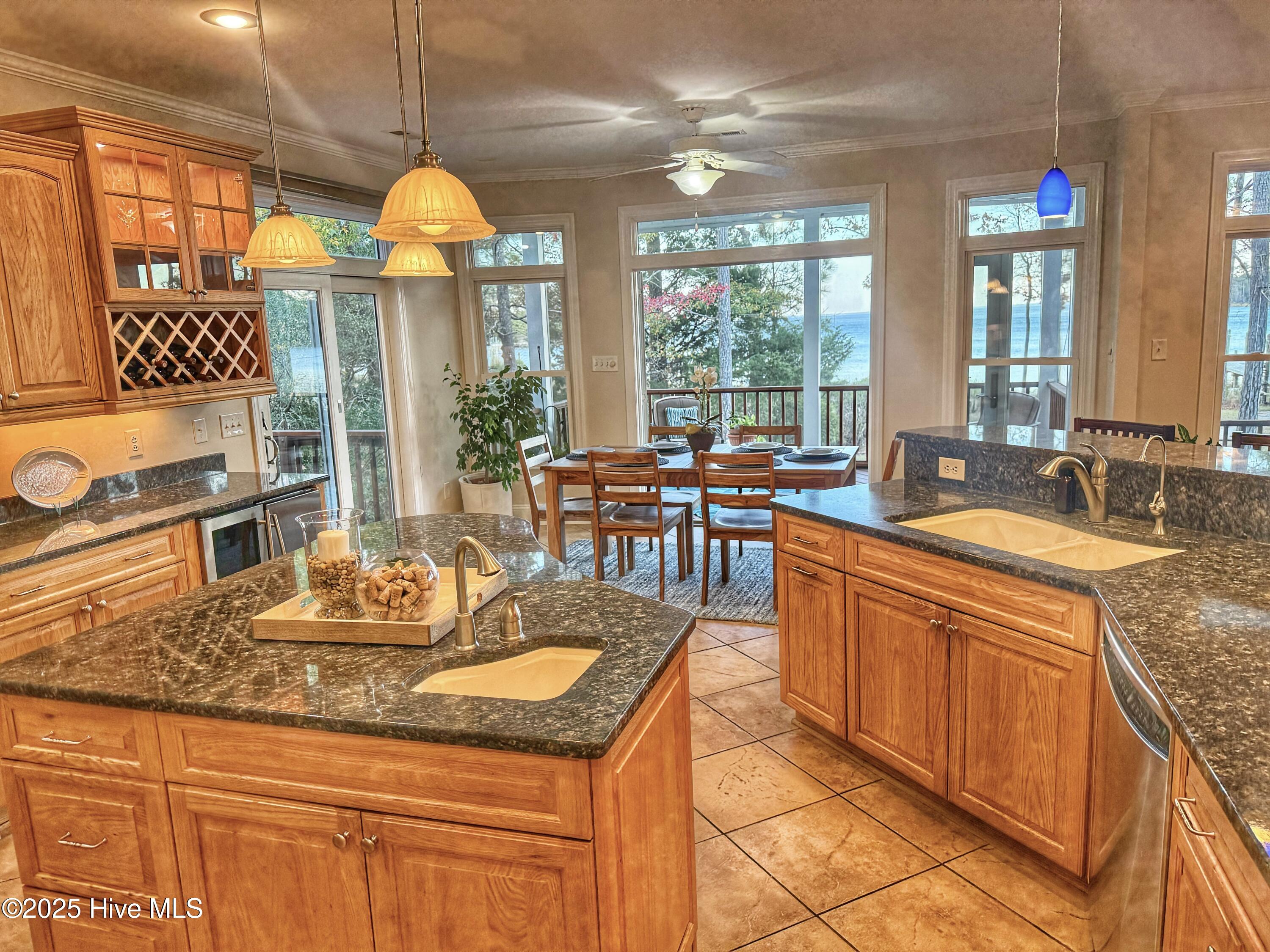 385 Peninsula Drive Property Photo 11