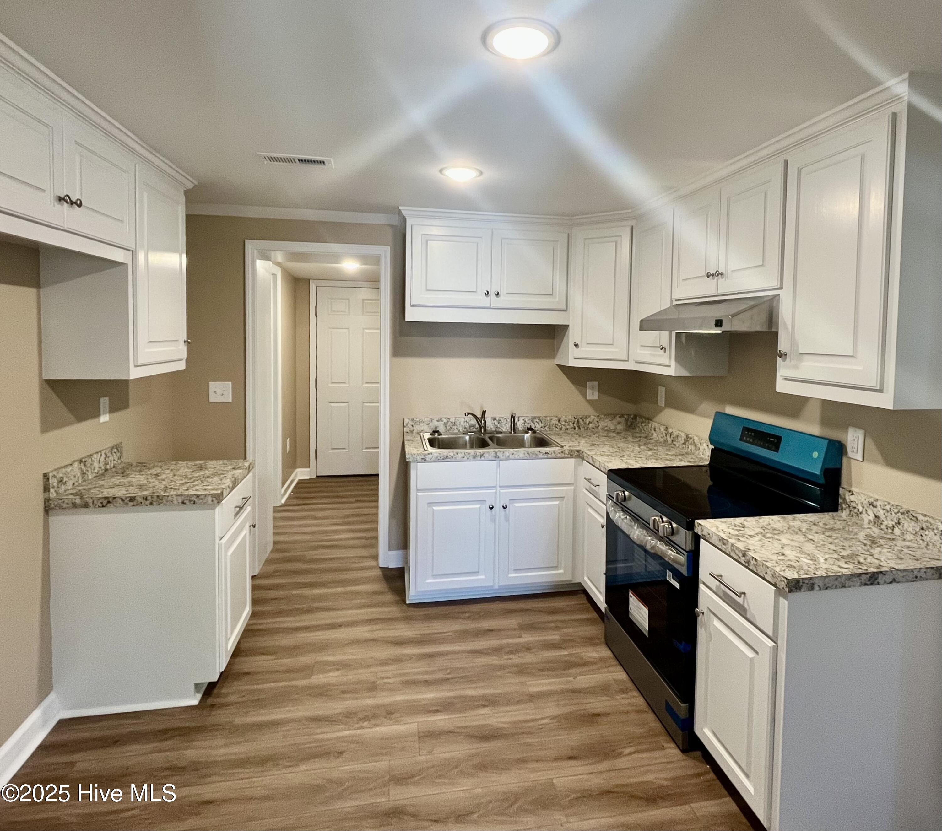 1633 Freeman Street Se Property Photo 8