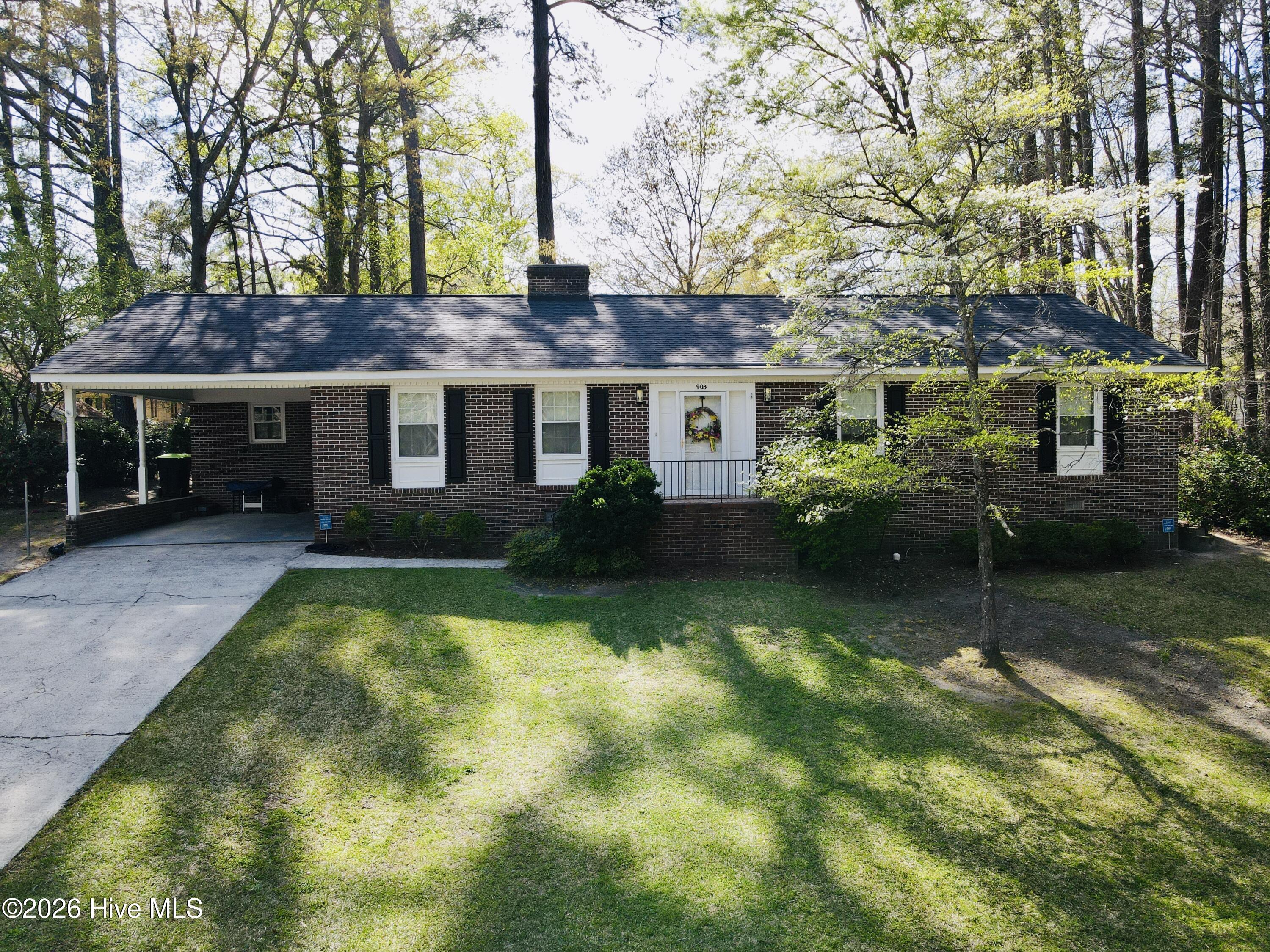 903 E Woodlawn Drive Property Photo 1