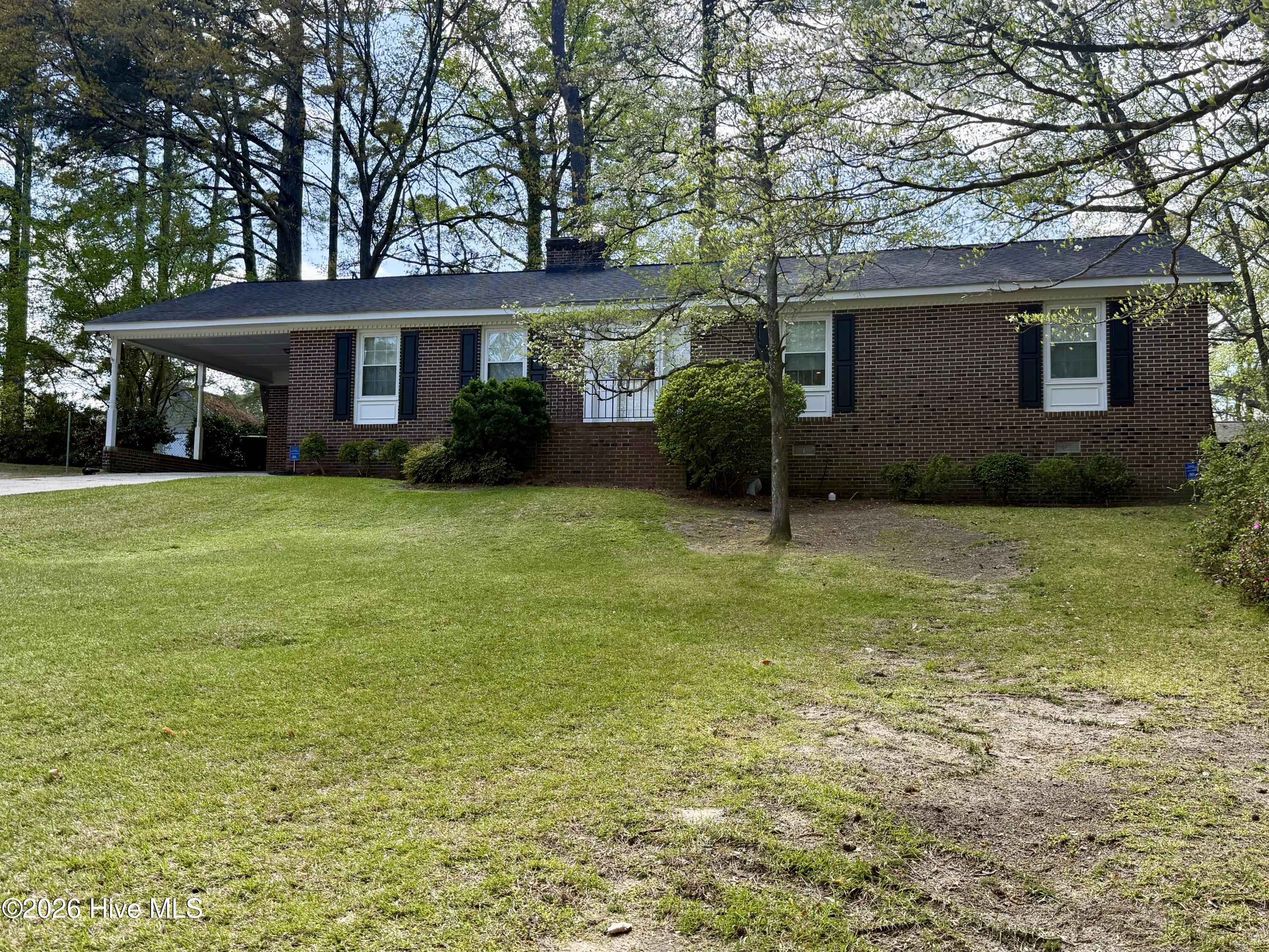 903 E Woodlawn Drive Property Photo 4