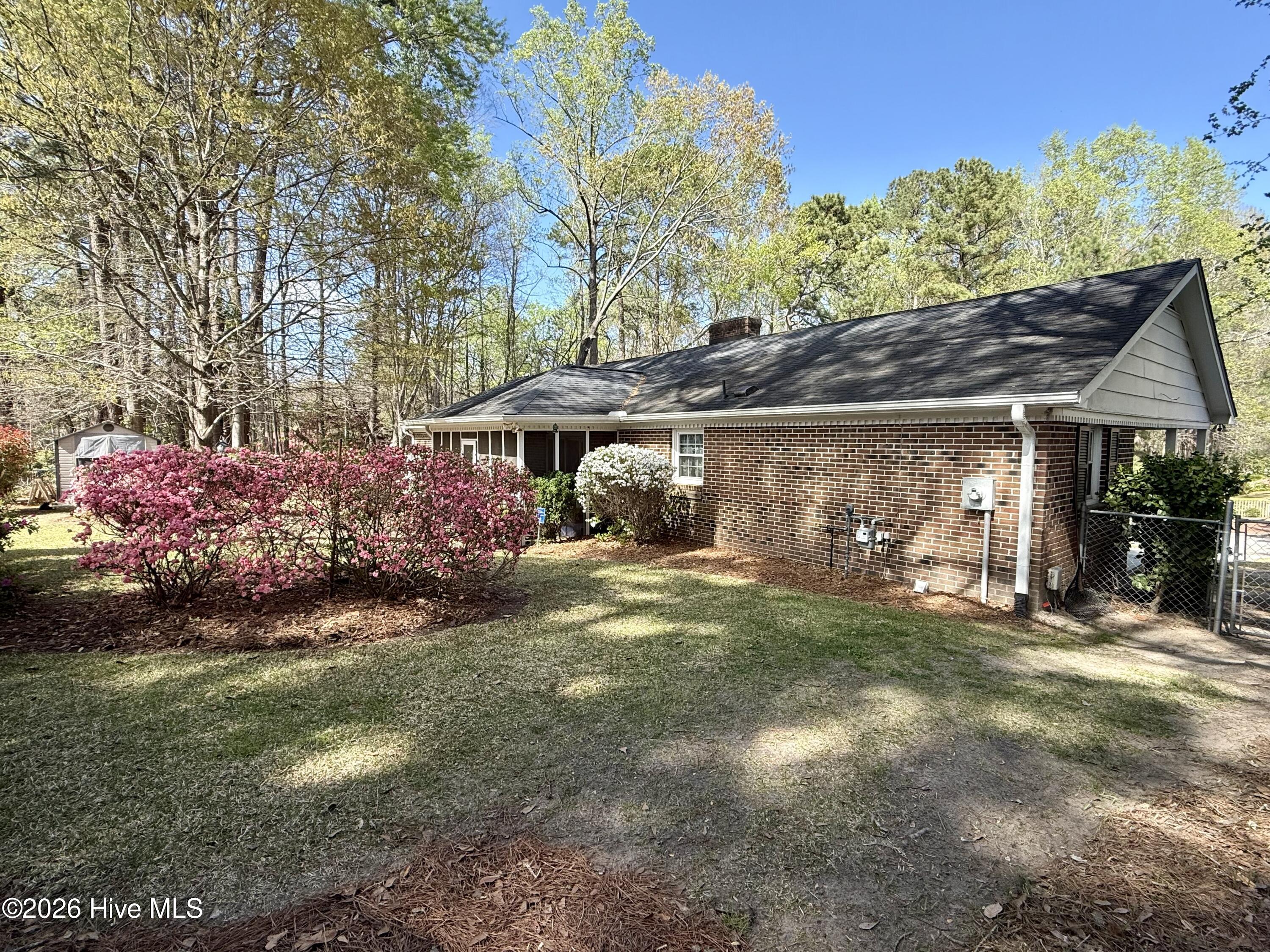 903 E Woodlawn Drive Property Photo 8