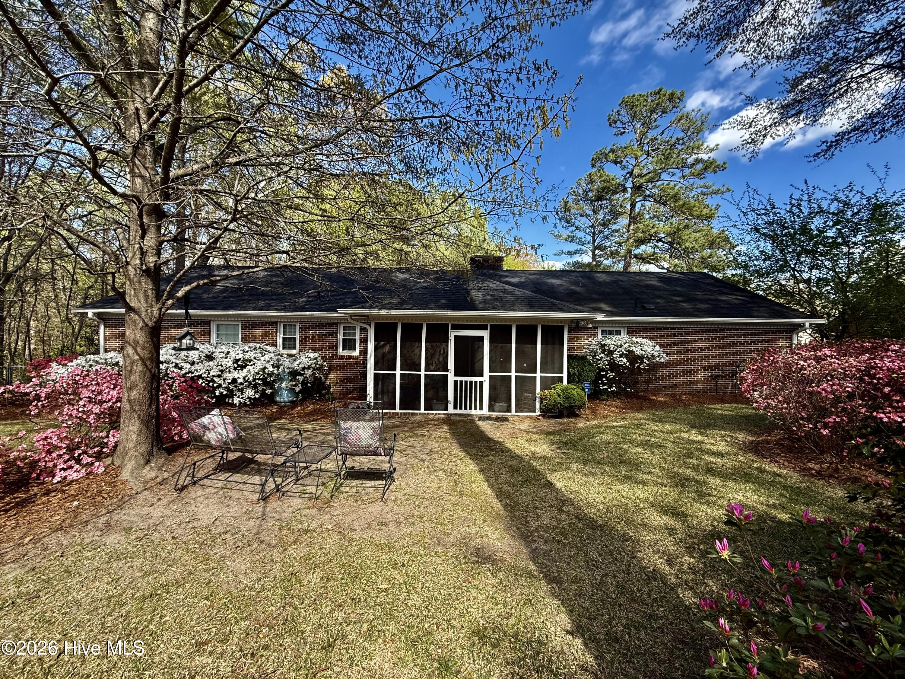 903 E Woodlawn Drive Property Photo 9