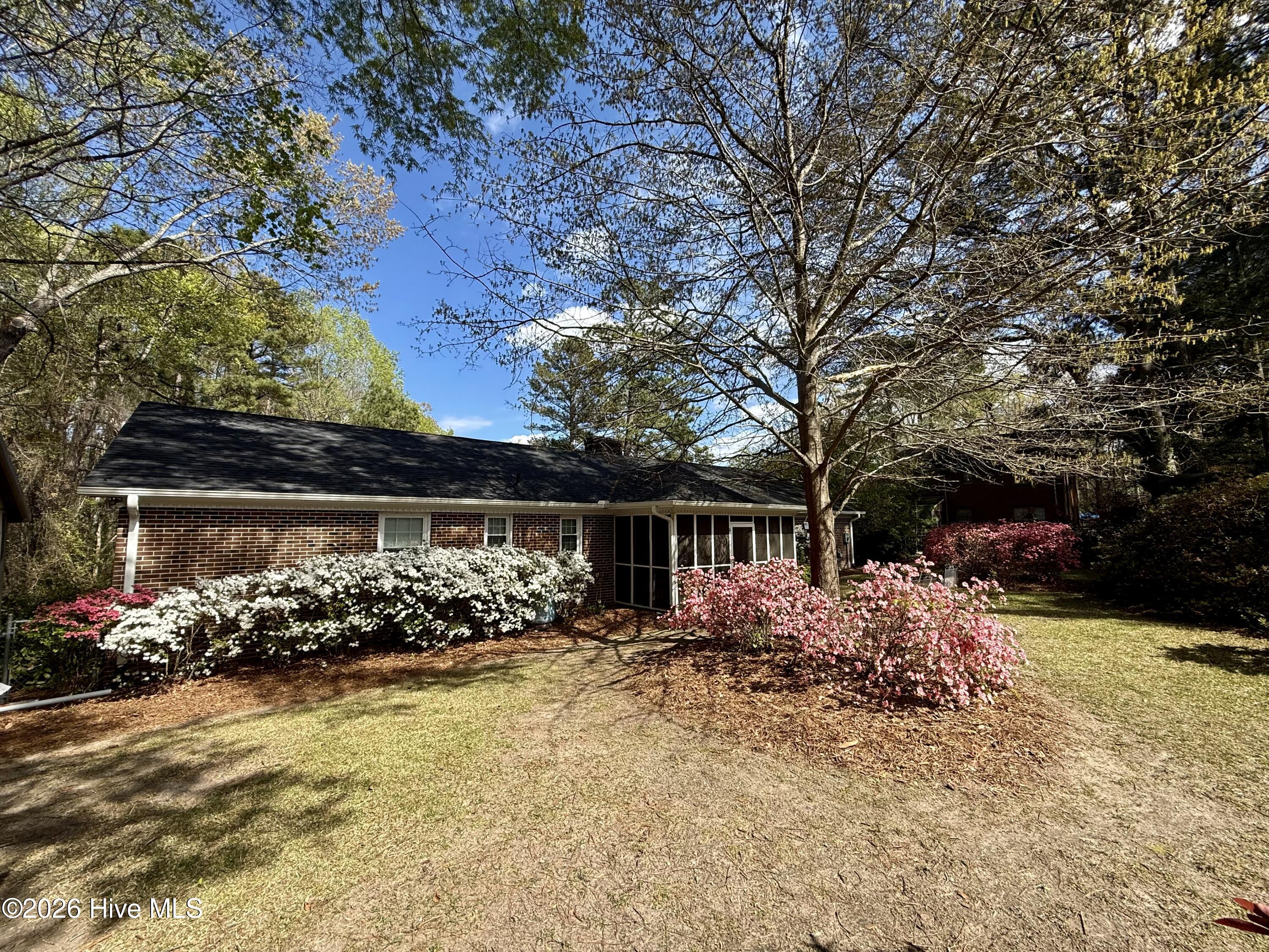 903 E Woodlawn Drive Property Photo 10