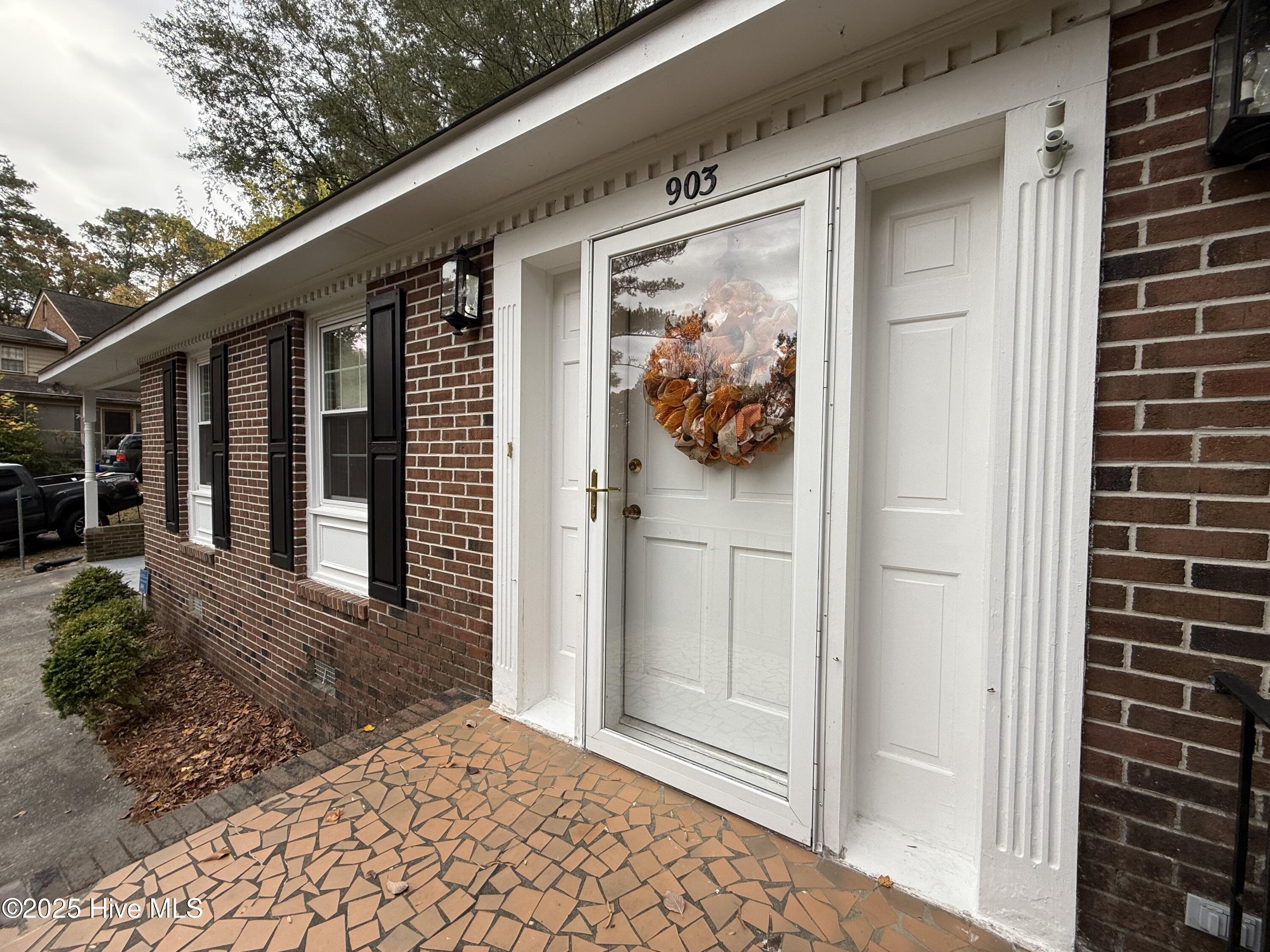 903 E Woodlawn Drive Property Photo 11