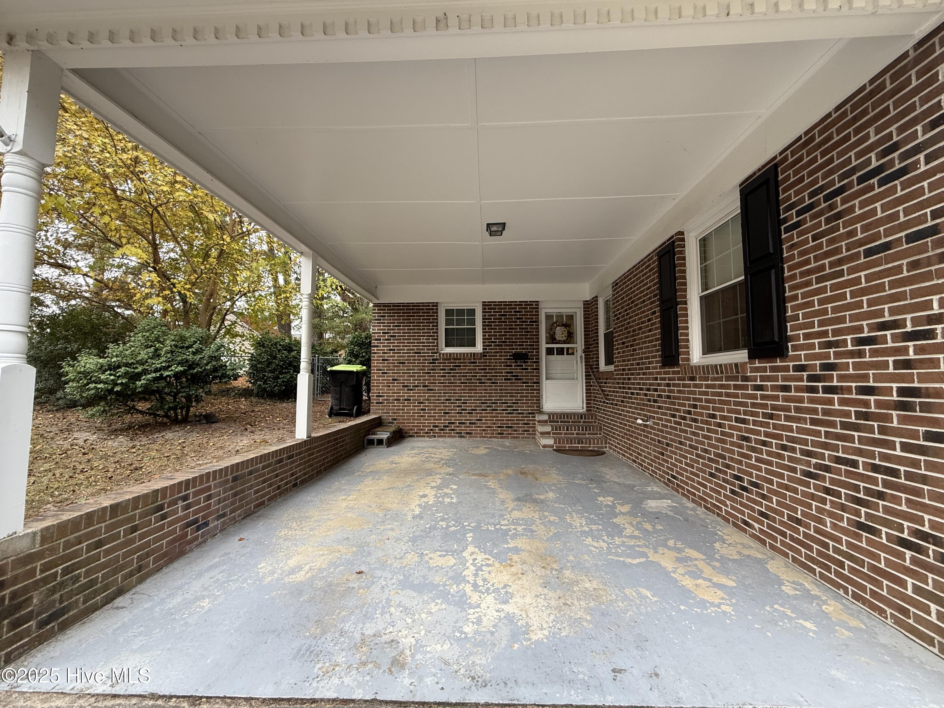 903 E Woodlawn Drive Property Photo 12