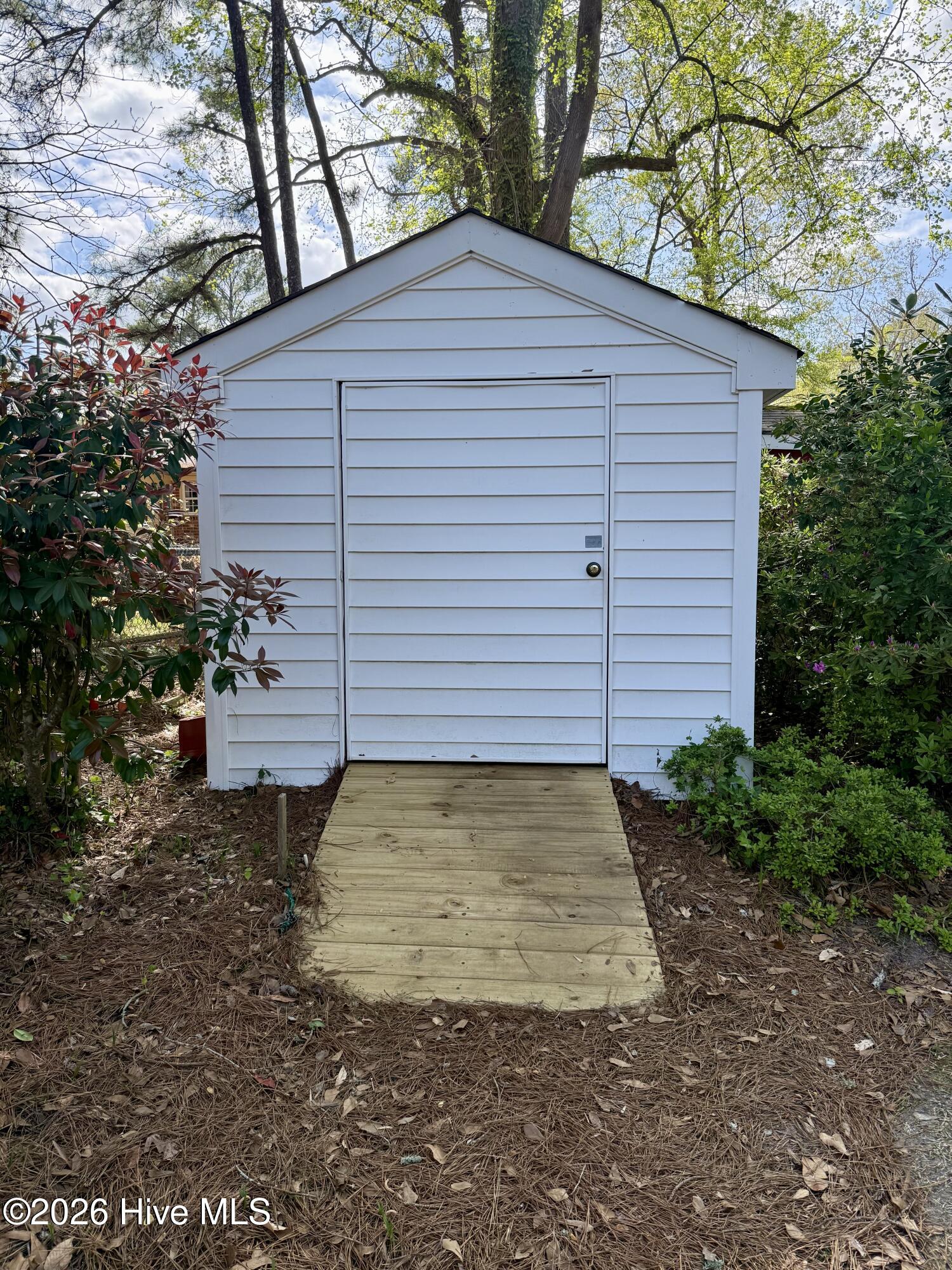 903 E Woodlawn Drive Property Photo 13