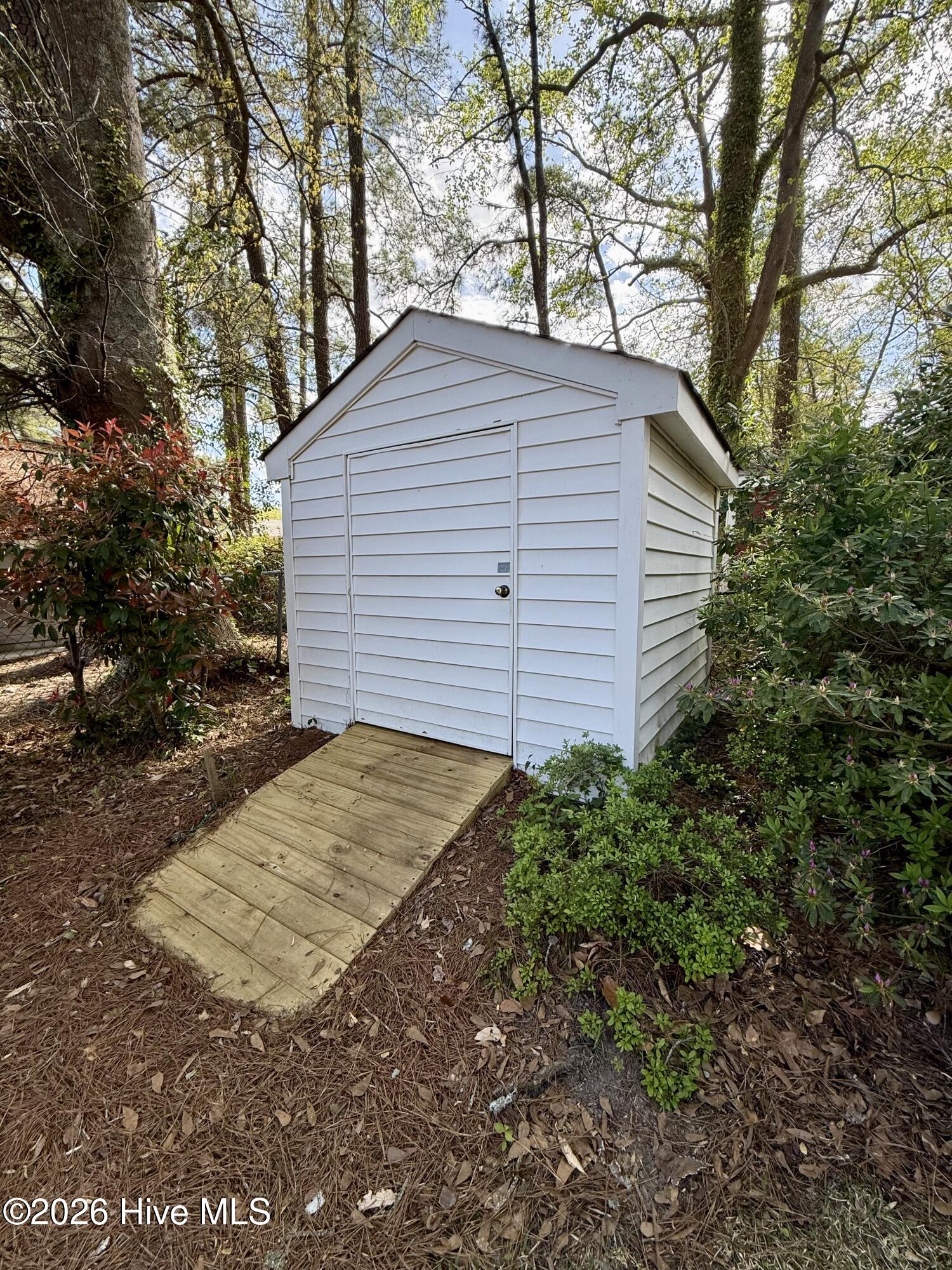 903 E Woodlawn Drive Property Photo 14